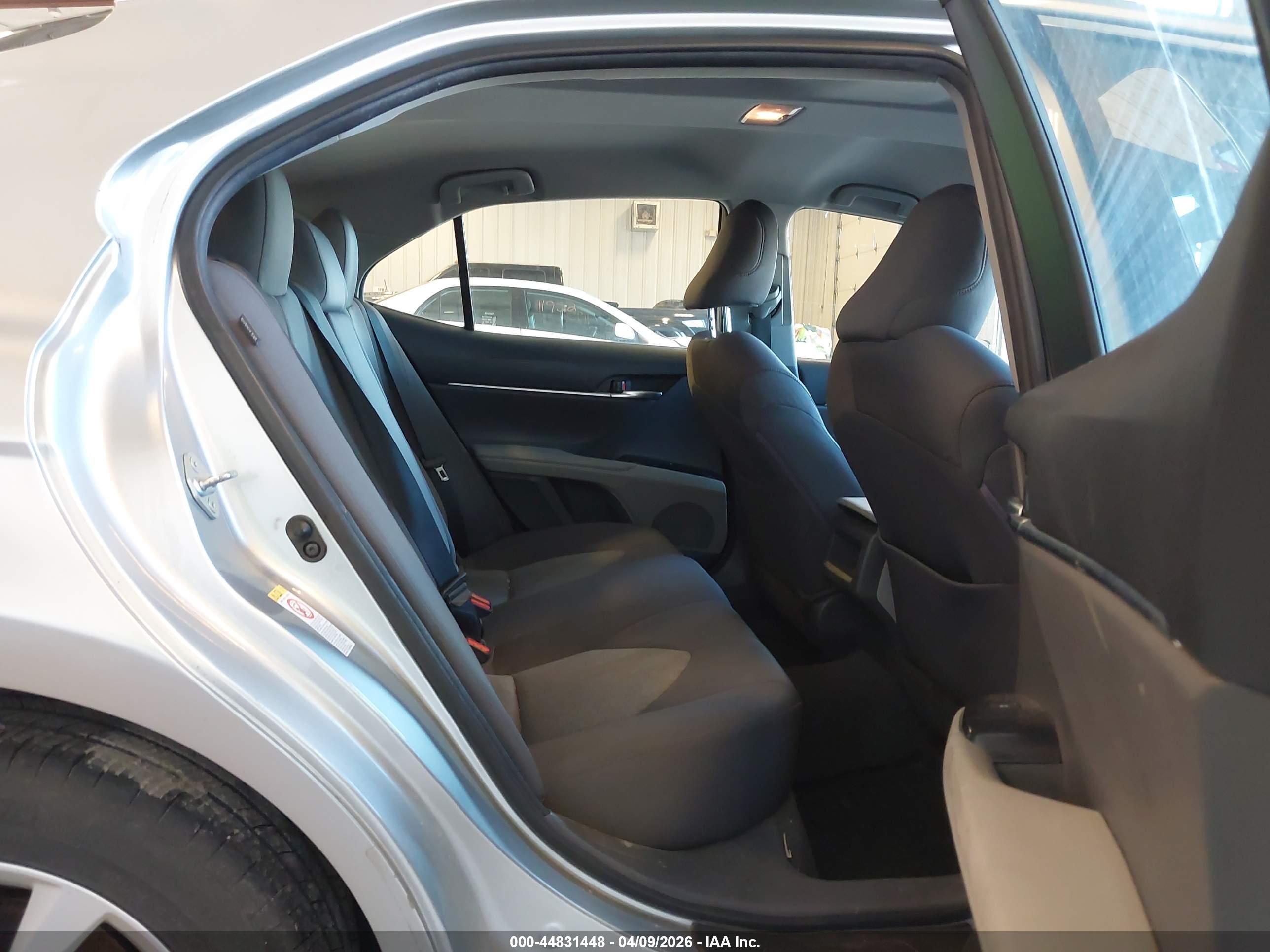 TOYOTA CAMRY image 8