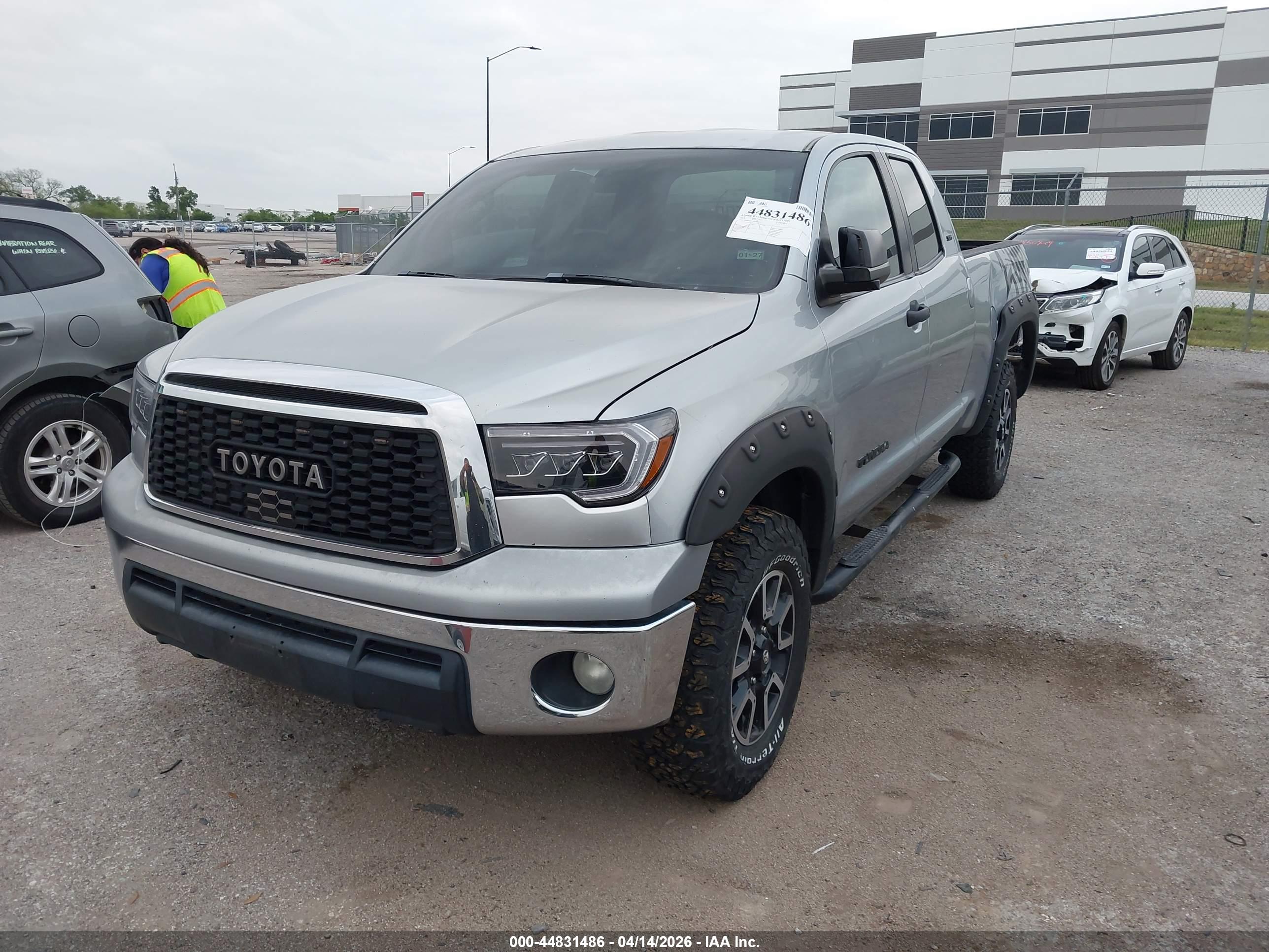 TOYOTA TUNDRA image 2