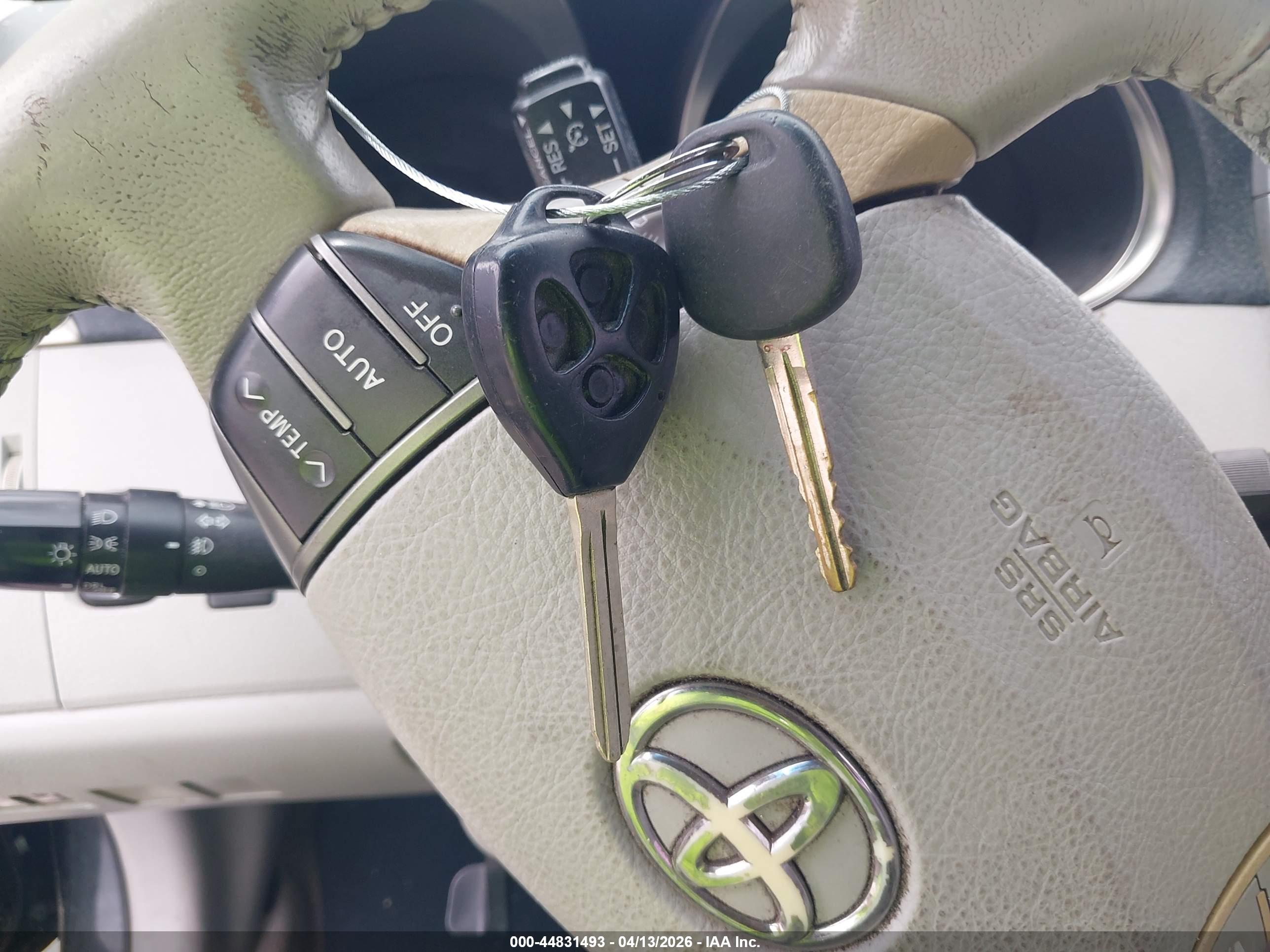 TOYOTA AVALON image 11