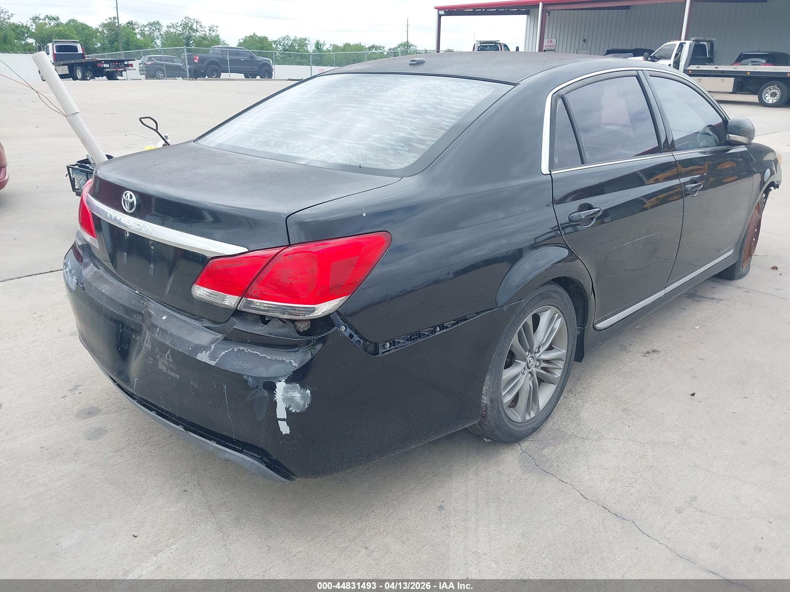 TOYOTA AVALON image 4