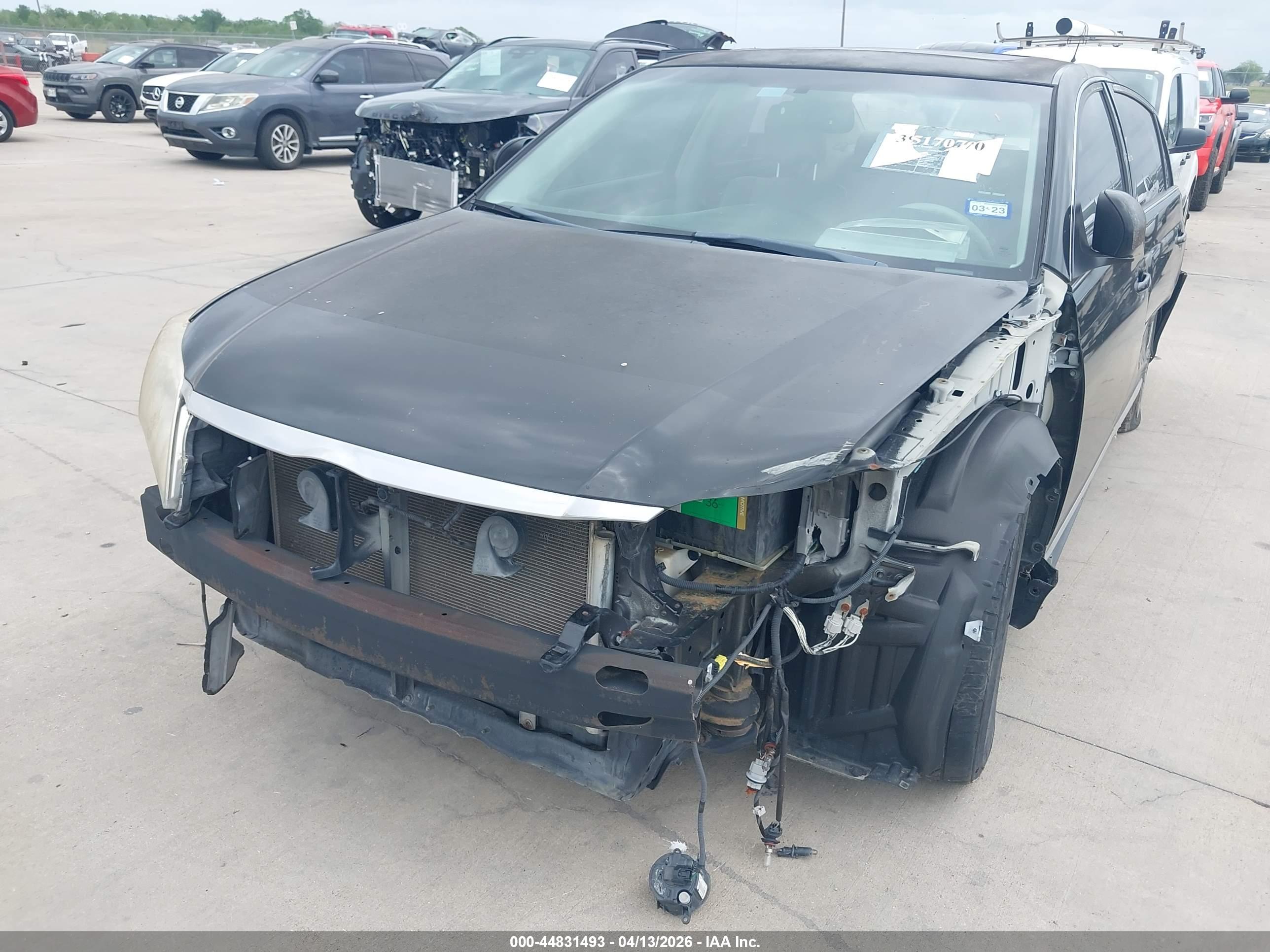 TOYOTA AVALON image 6
