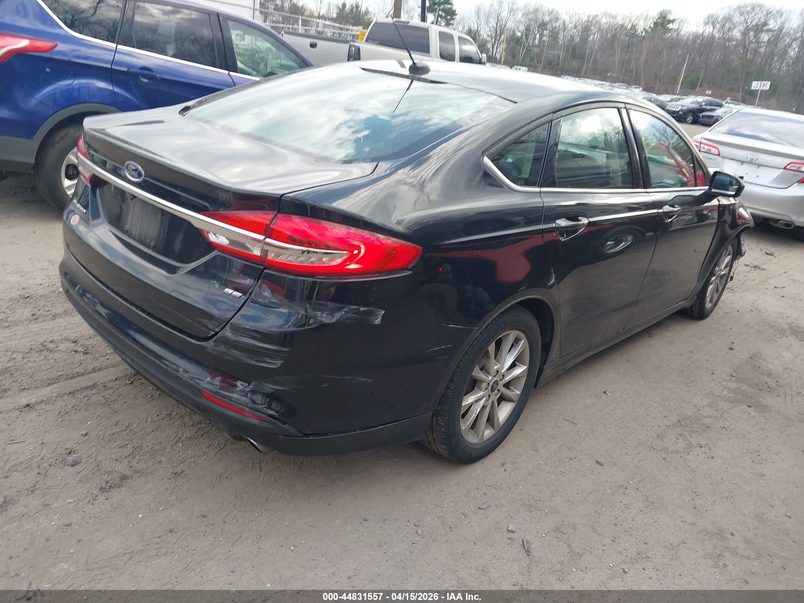 FORD FUSION image 4
