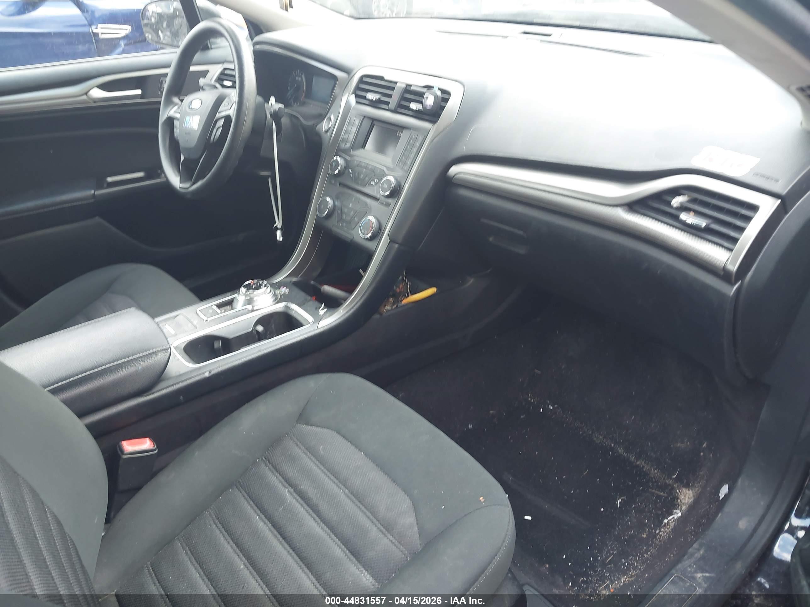 FORD FUSION image 5