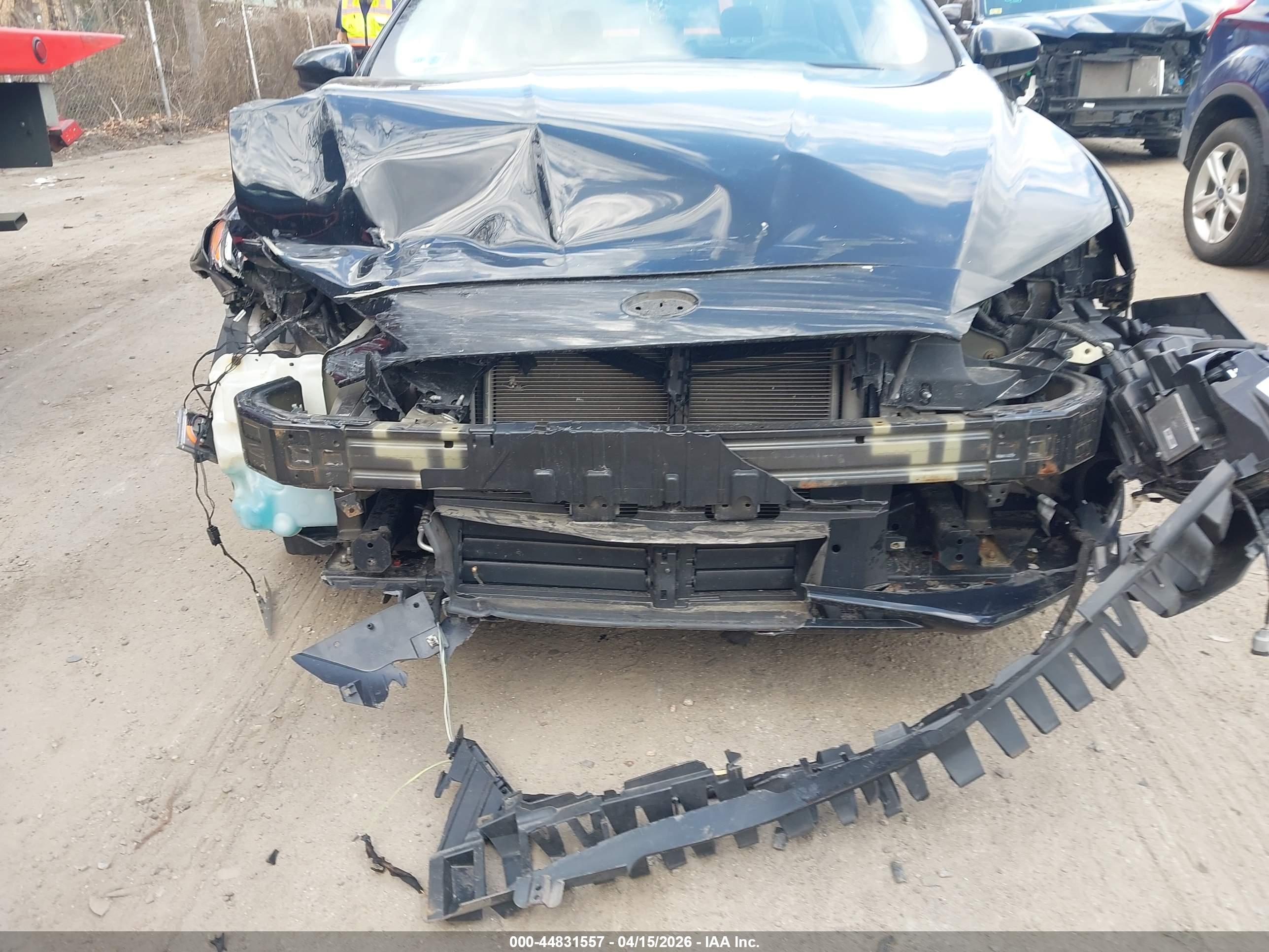 FORD FUSION image 6