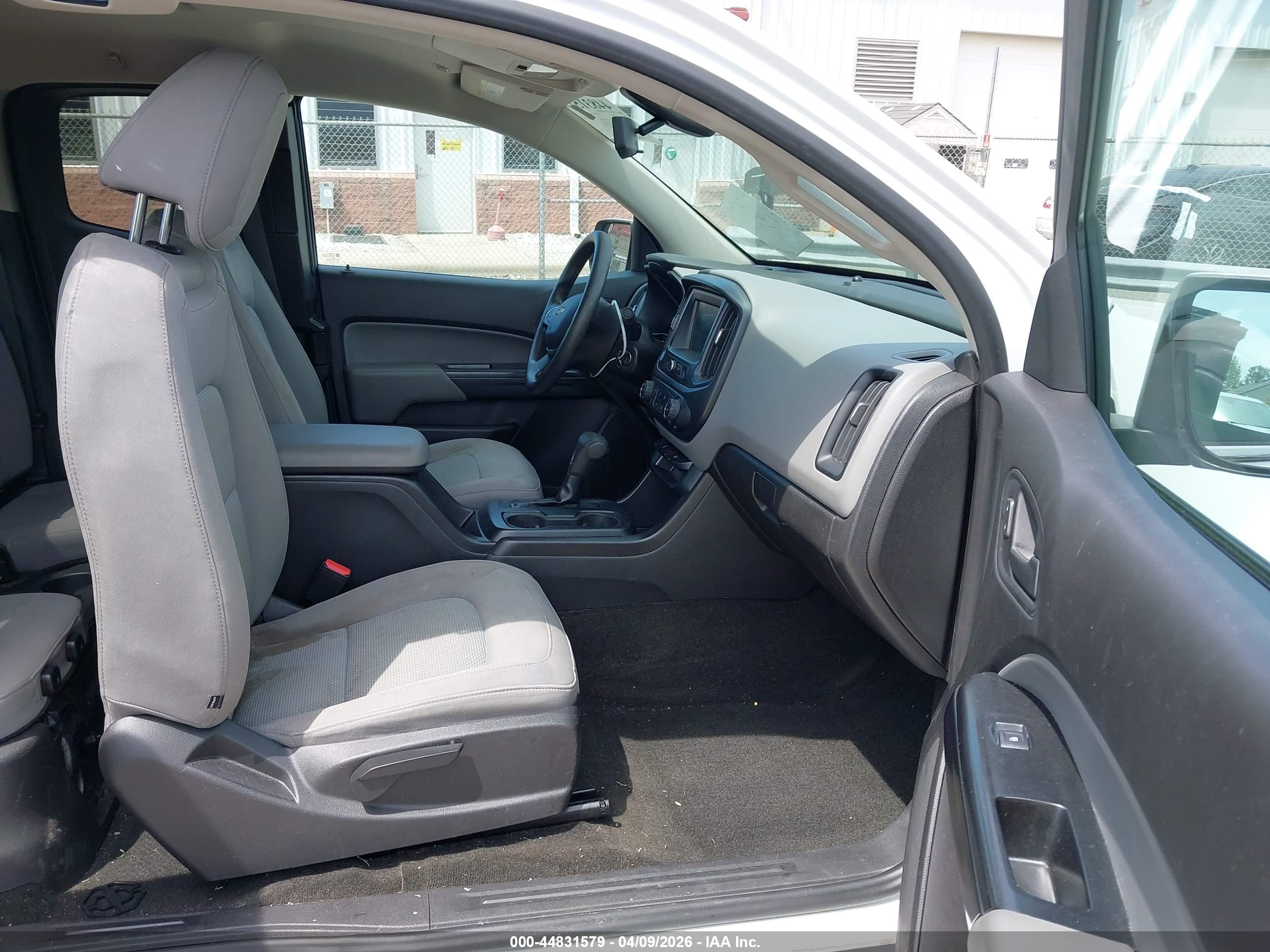 CHEVROLET COLORADO image 5