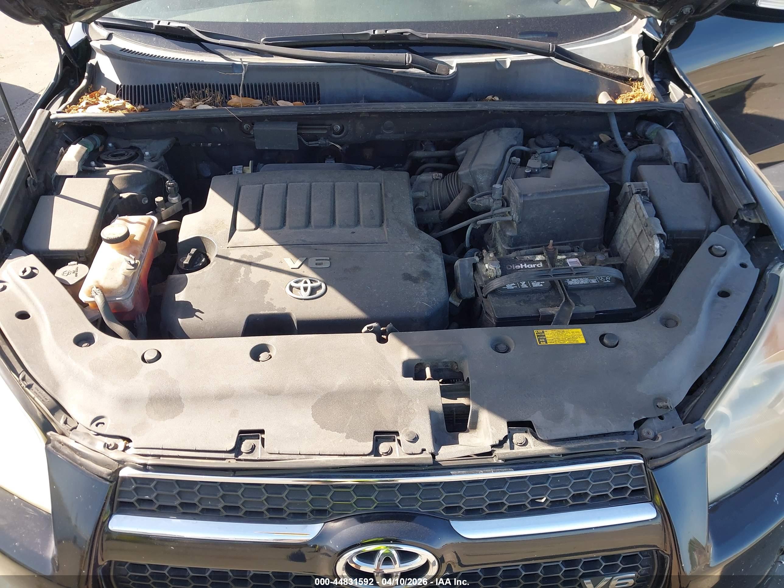 TOYOTA RAV4 image 10