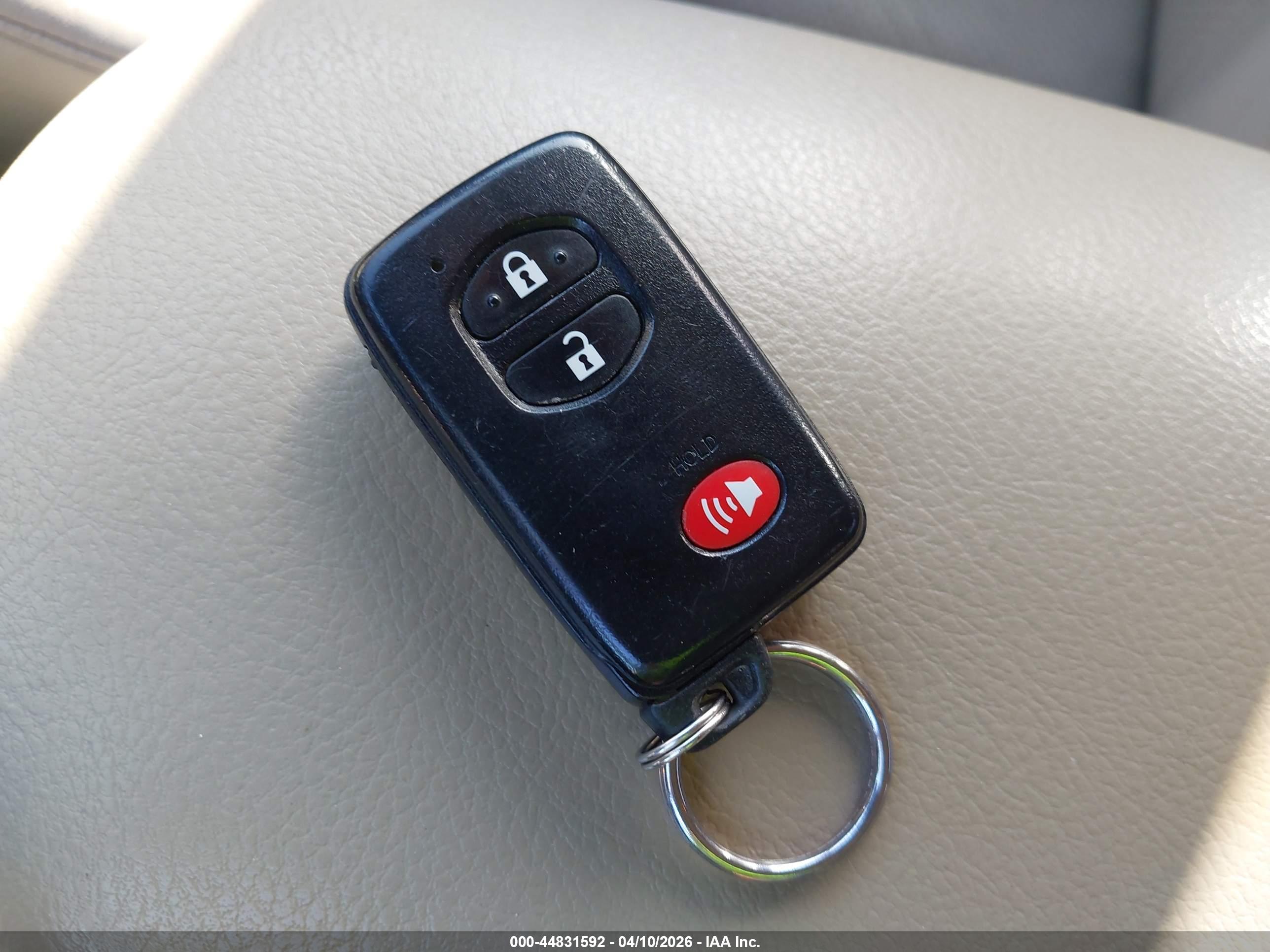 TOYOTA RAV4 image 11