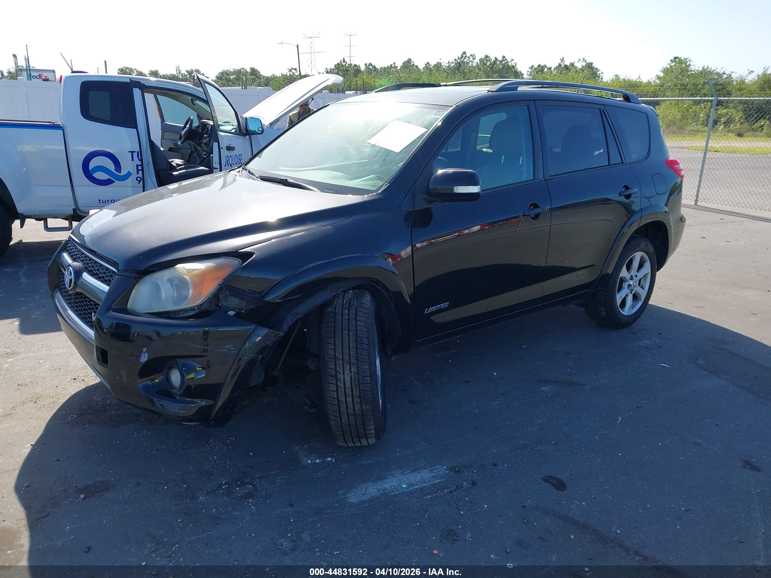 TOYOTA RAV4 image 2