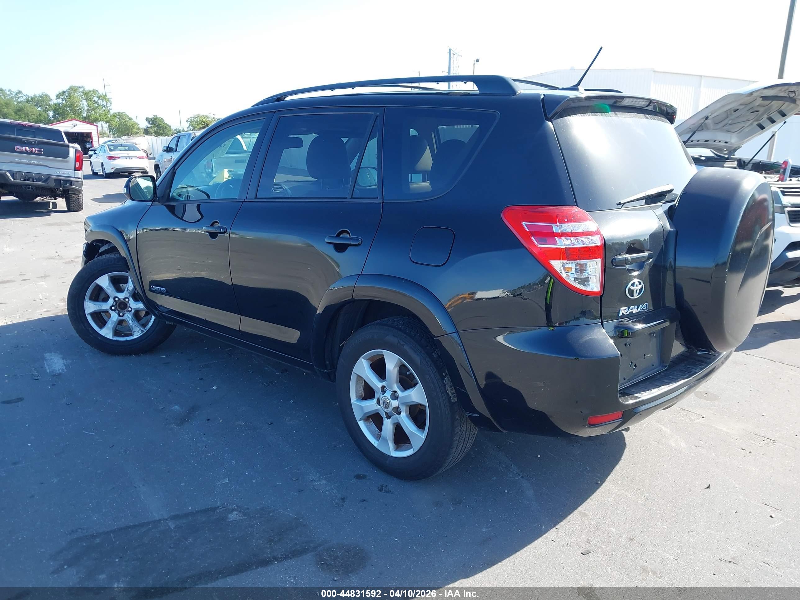 TOYOTA RAV4 image 3