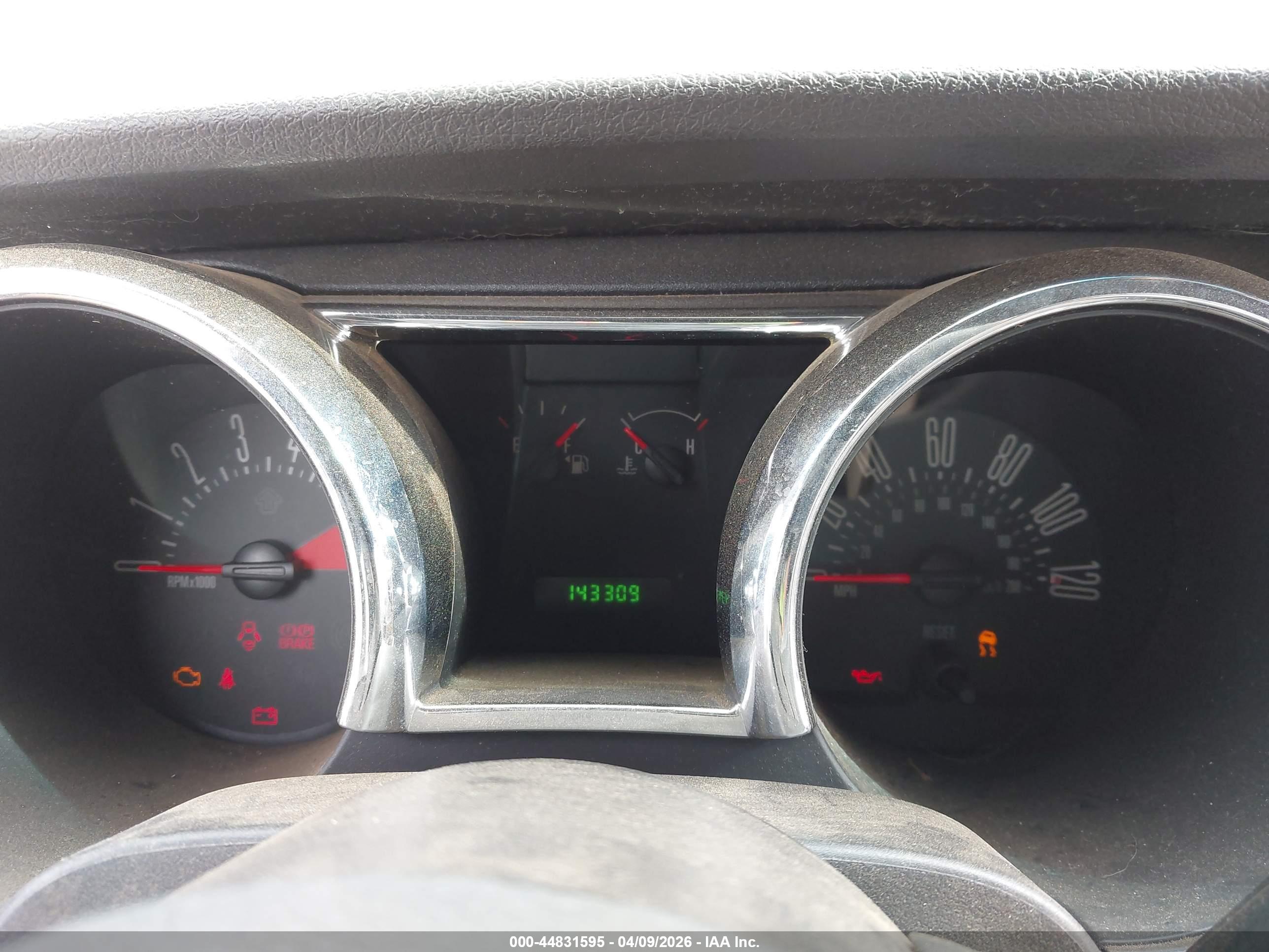 FORD MUSTANG image 7