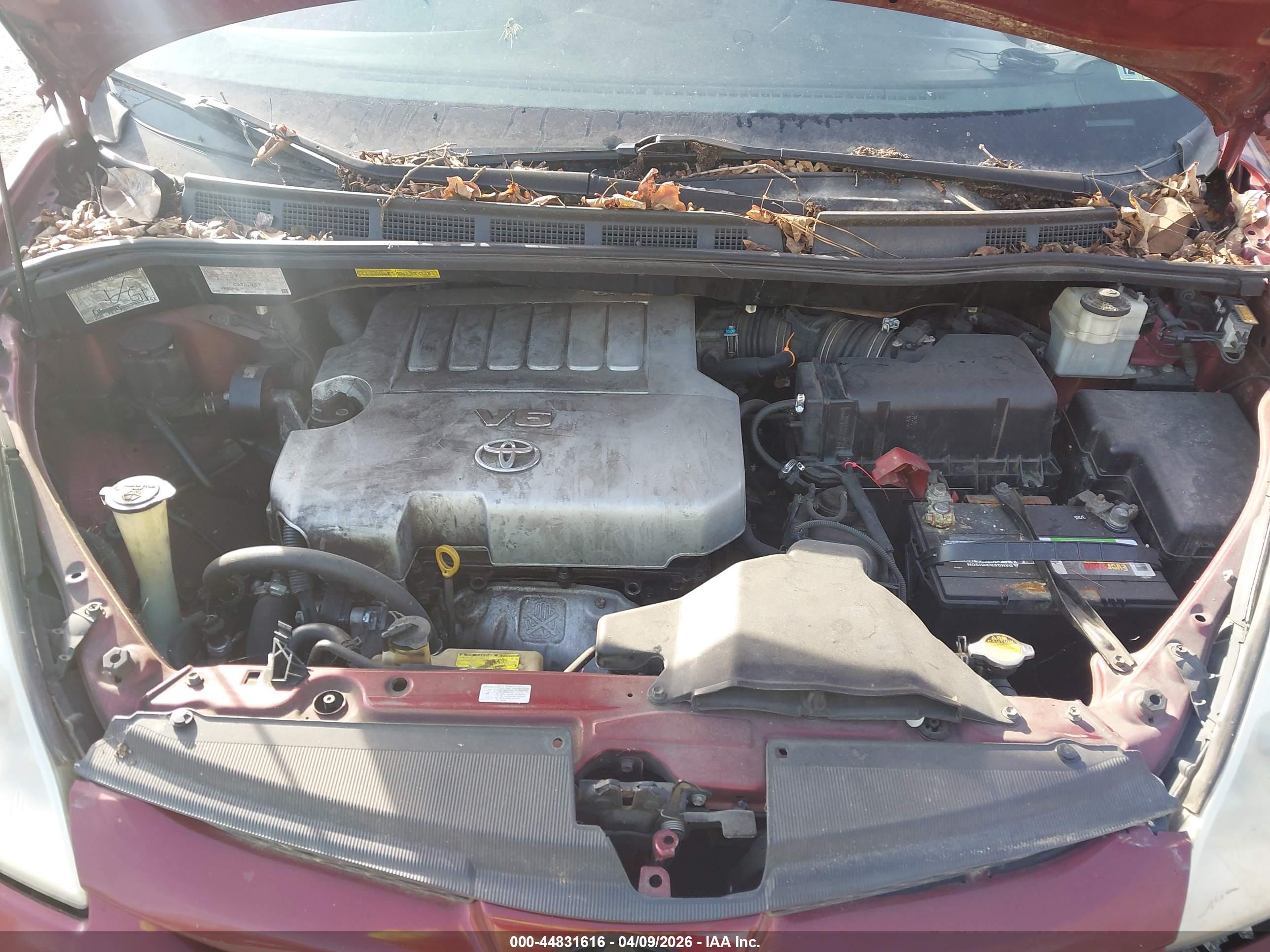 TOYOTA SIENNA image 10