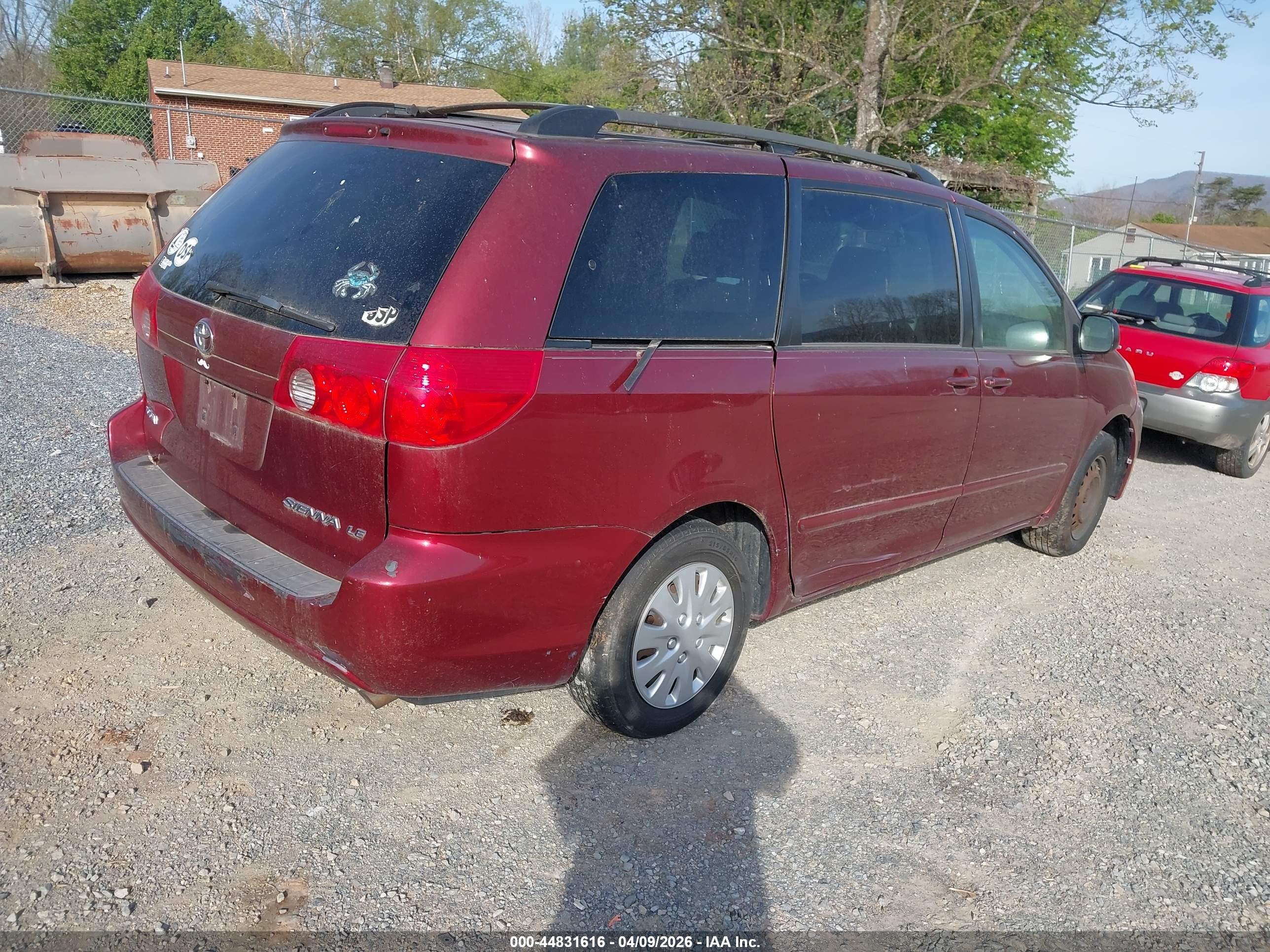 TOYOTA SIENNA image 4
