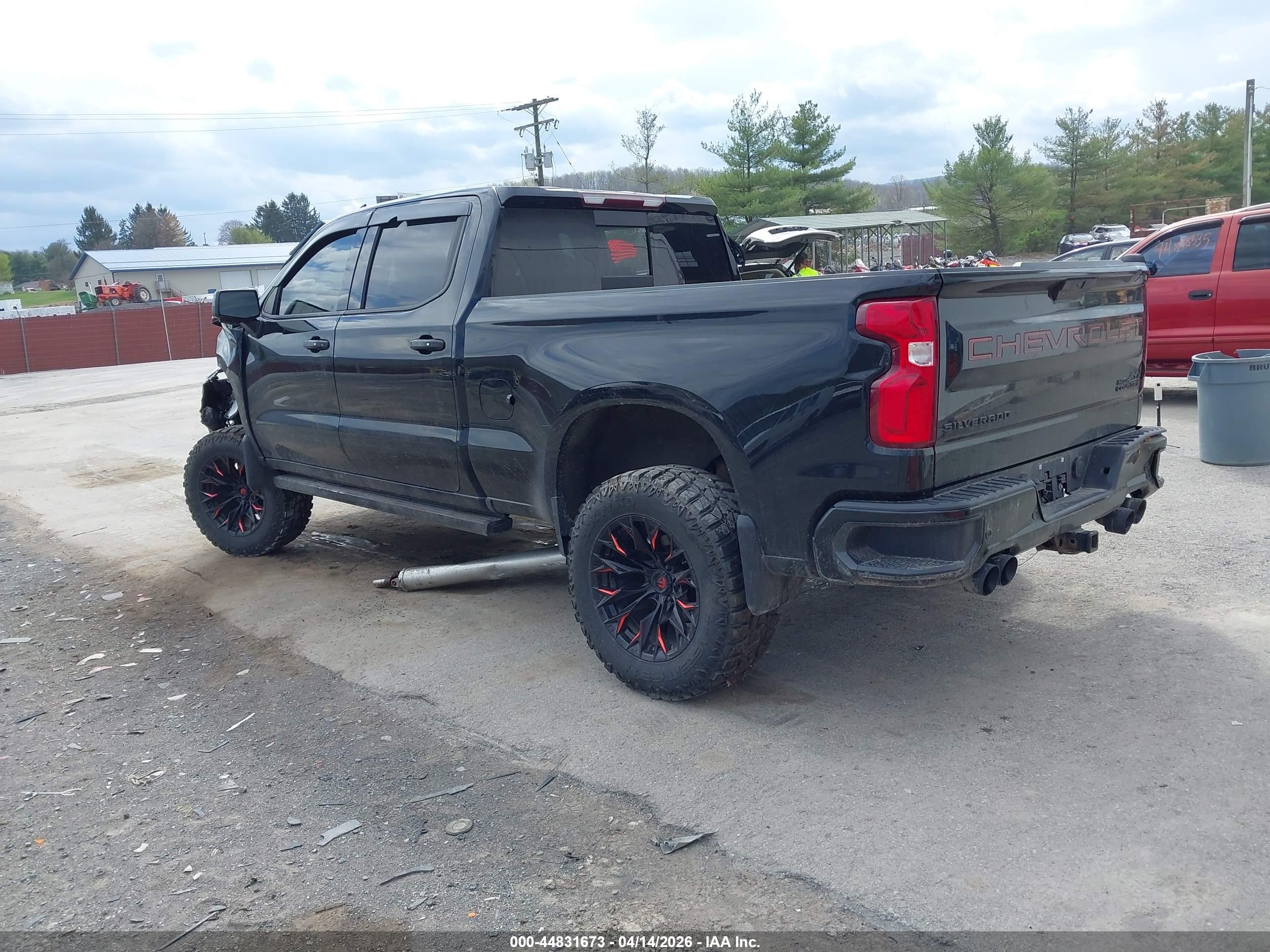 CHEVROLET SILVERADO image 3