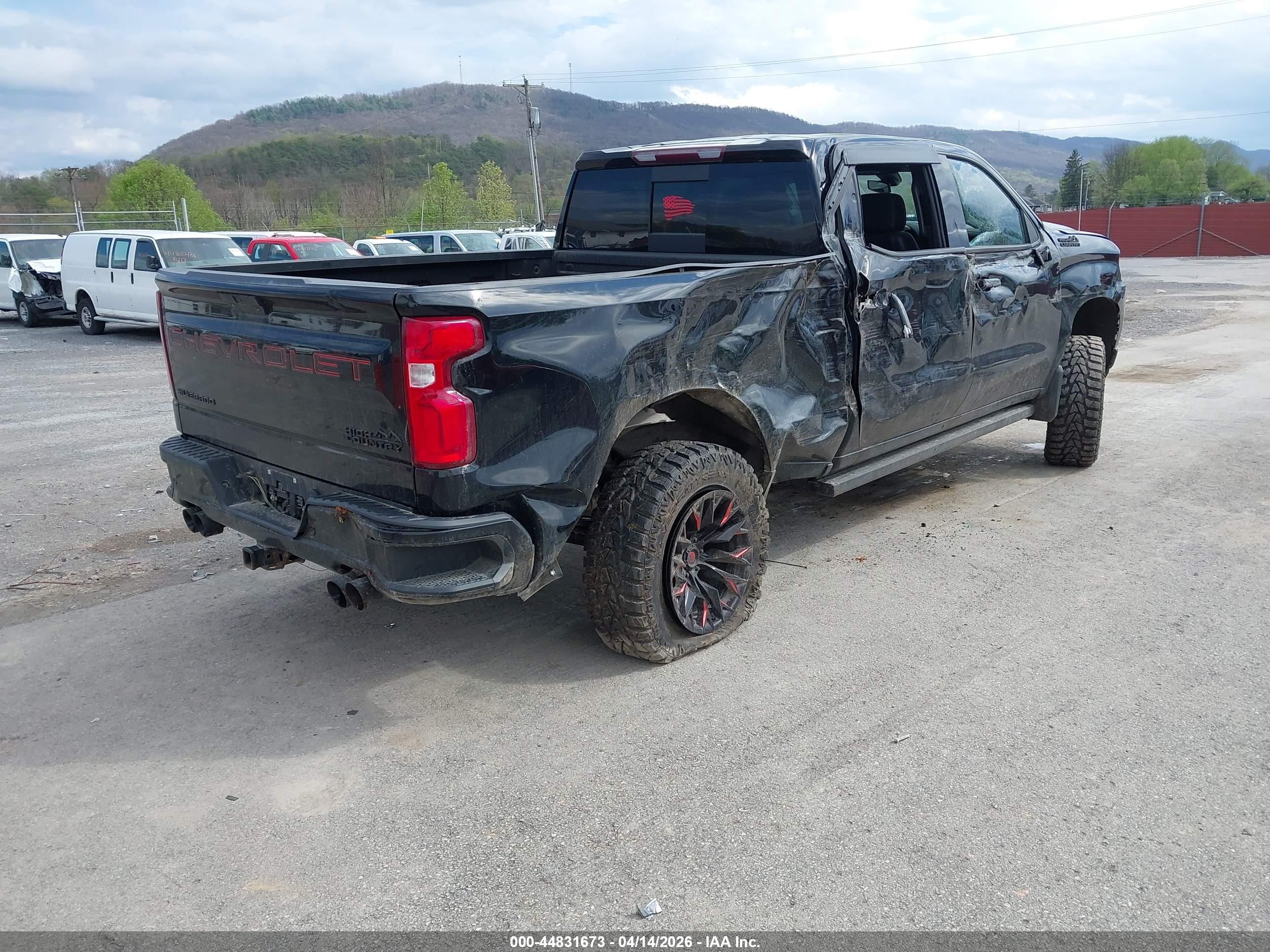 CHEVROLET SILVERADO image 4