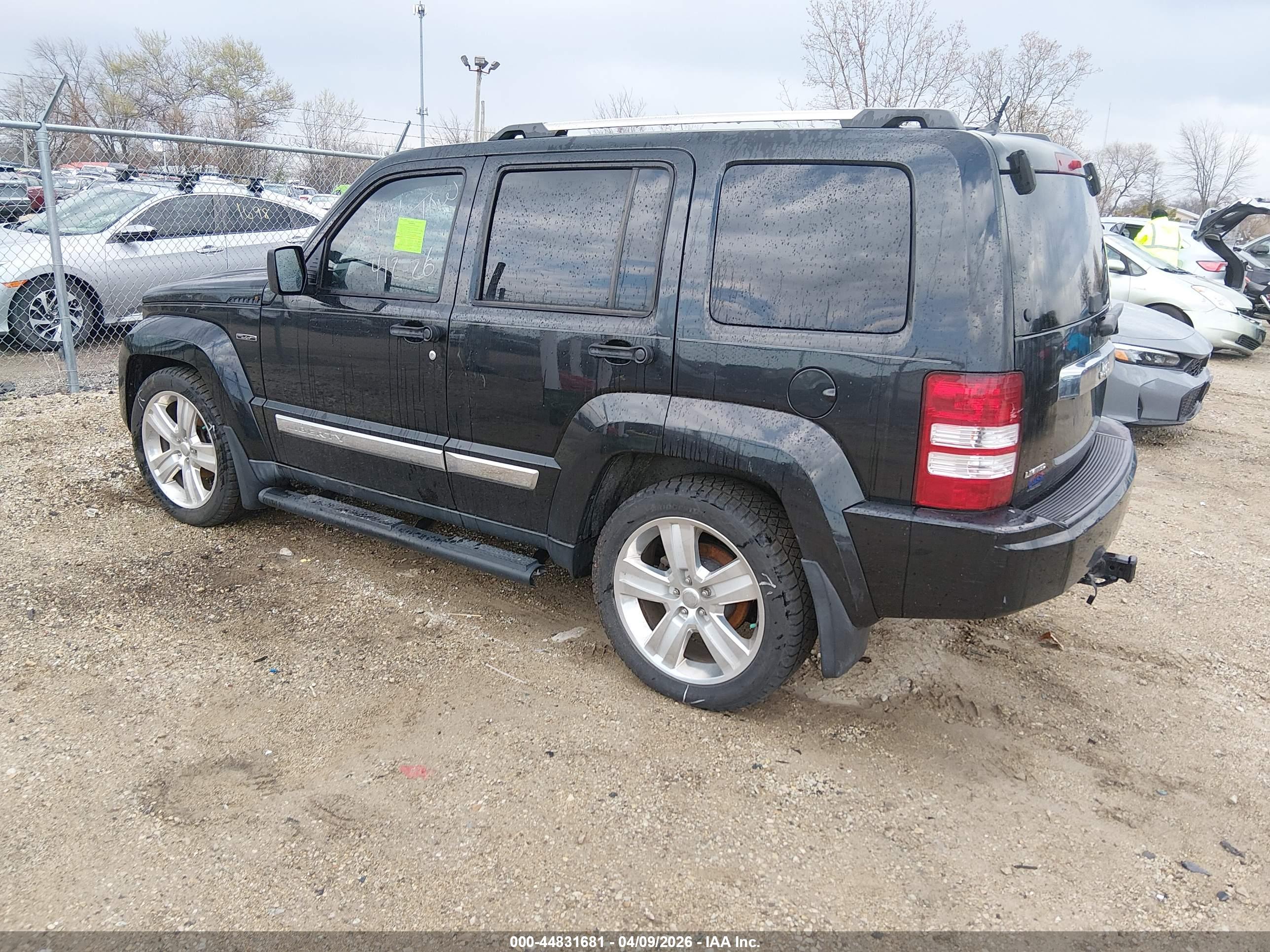 JEEP LIBERTY image 3