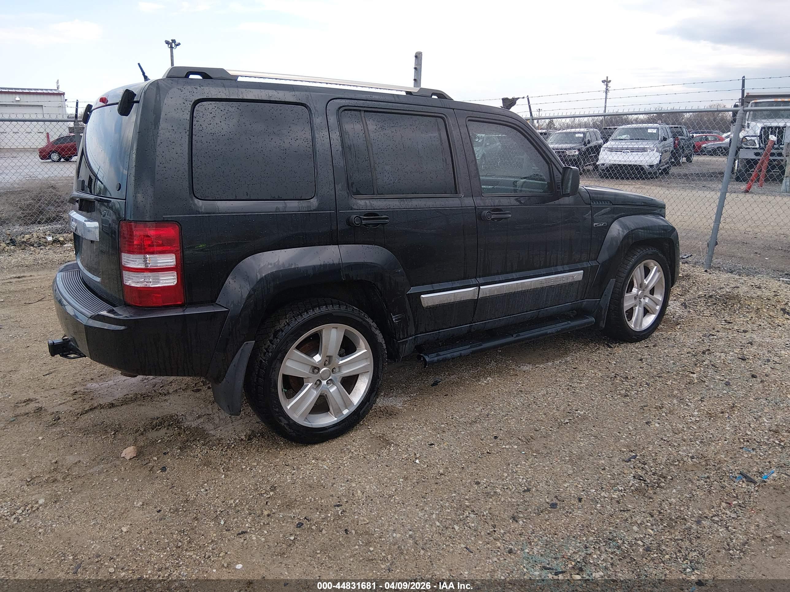 JEEP LIBERTY image 4