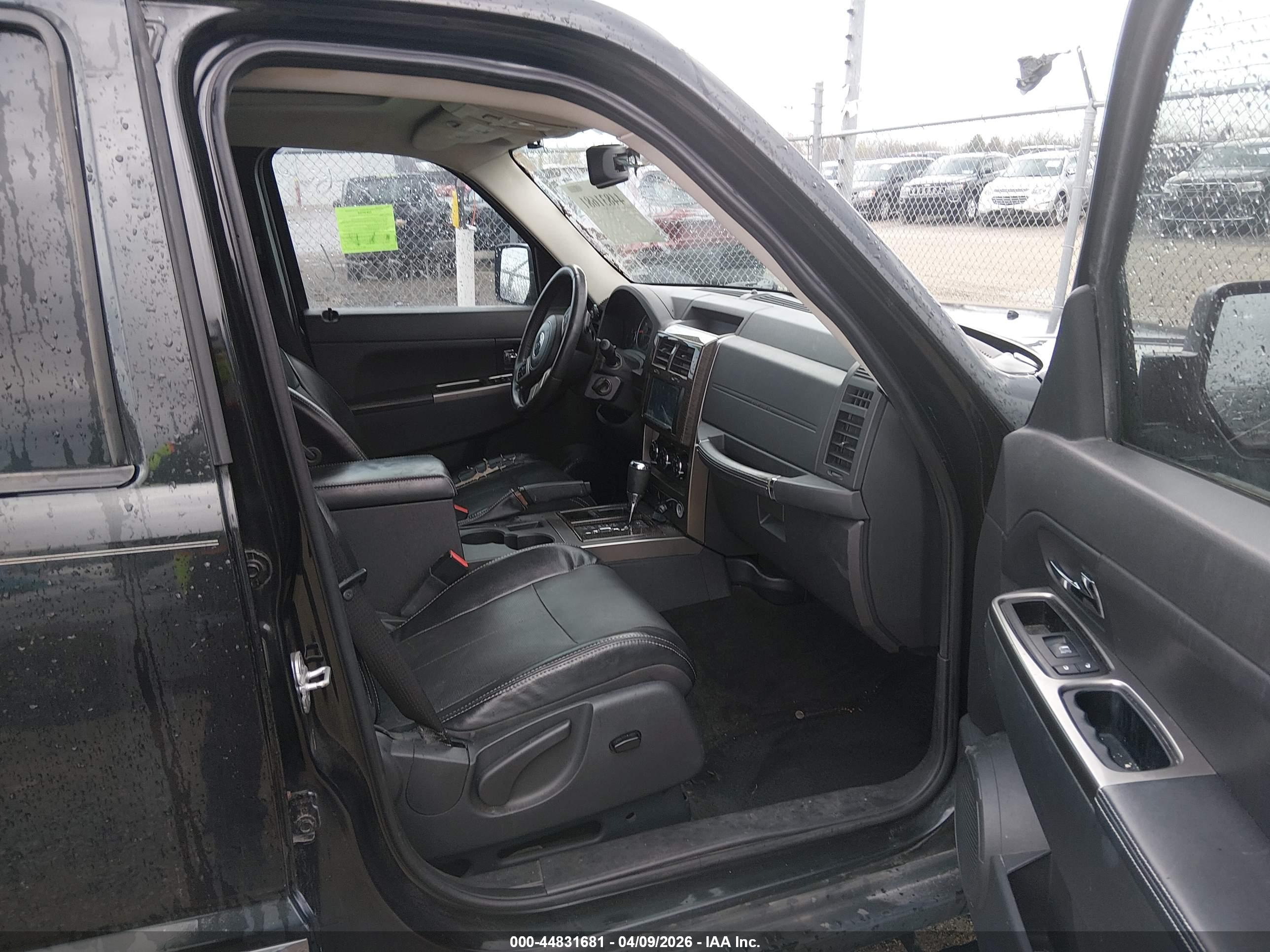 JEEP LIBERTY image 5