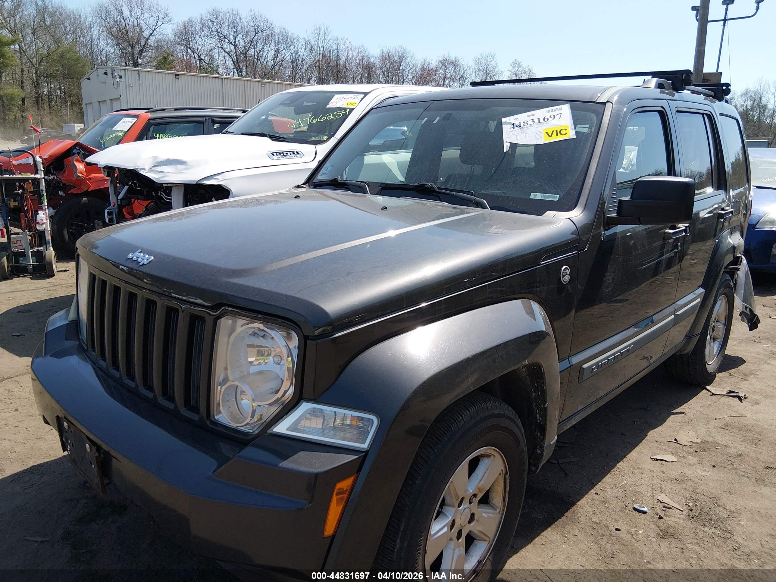 JEEP LIBERTY image 2