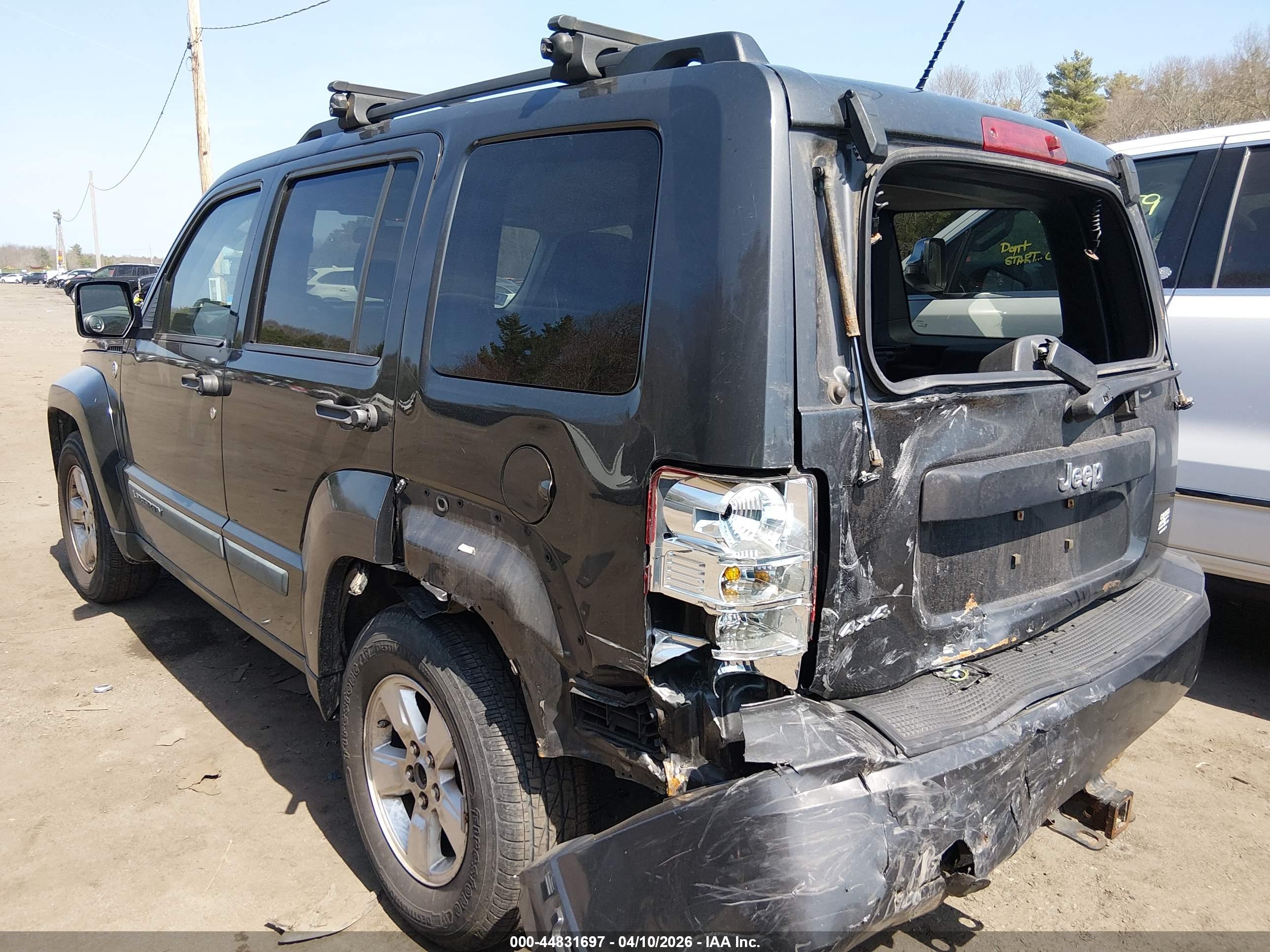 JEEP LIBERTY image 3