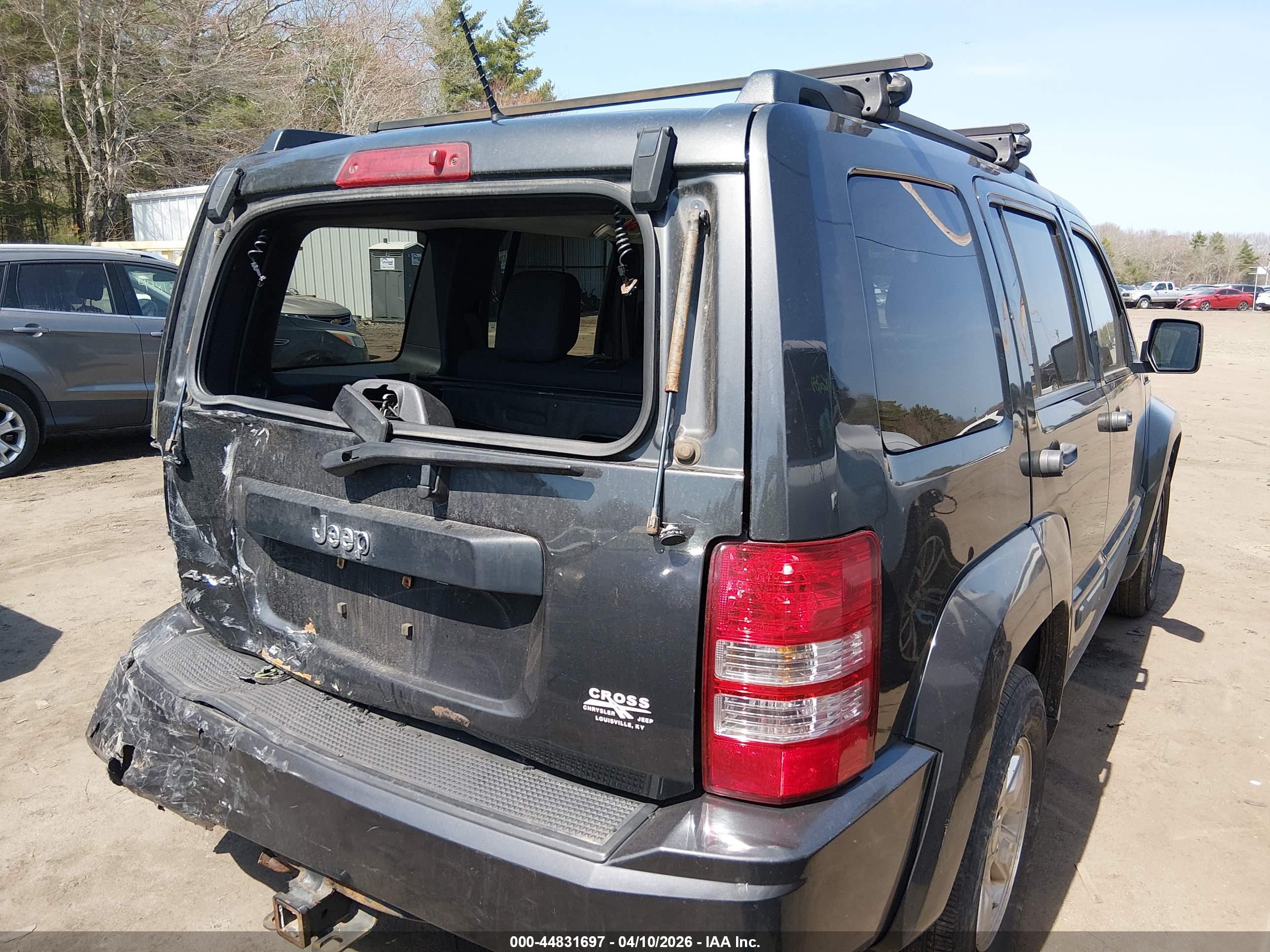 JEEP LIBERTY image 4