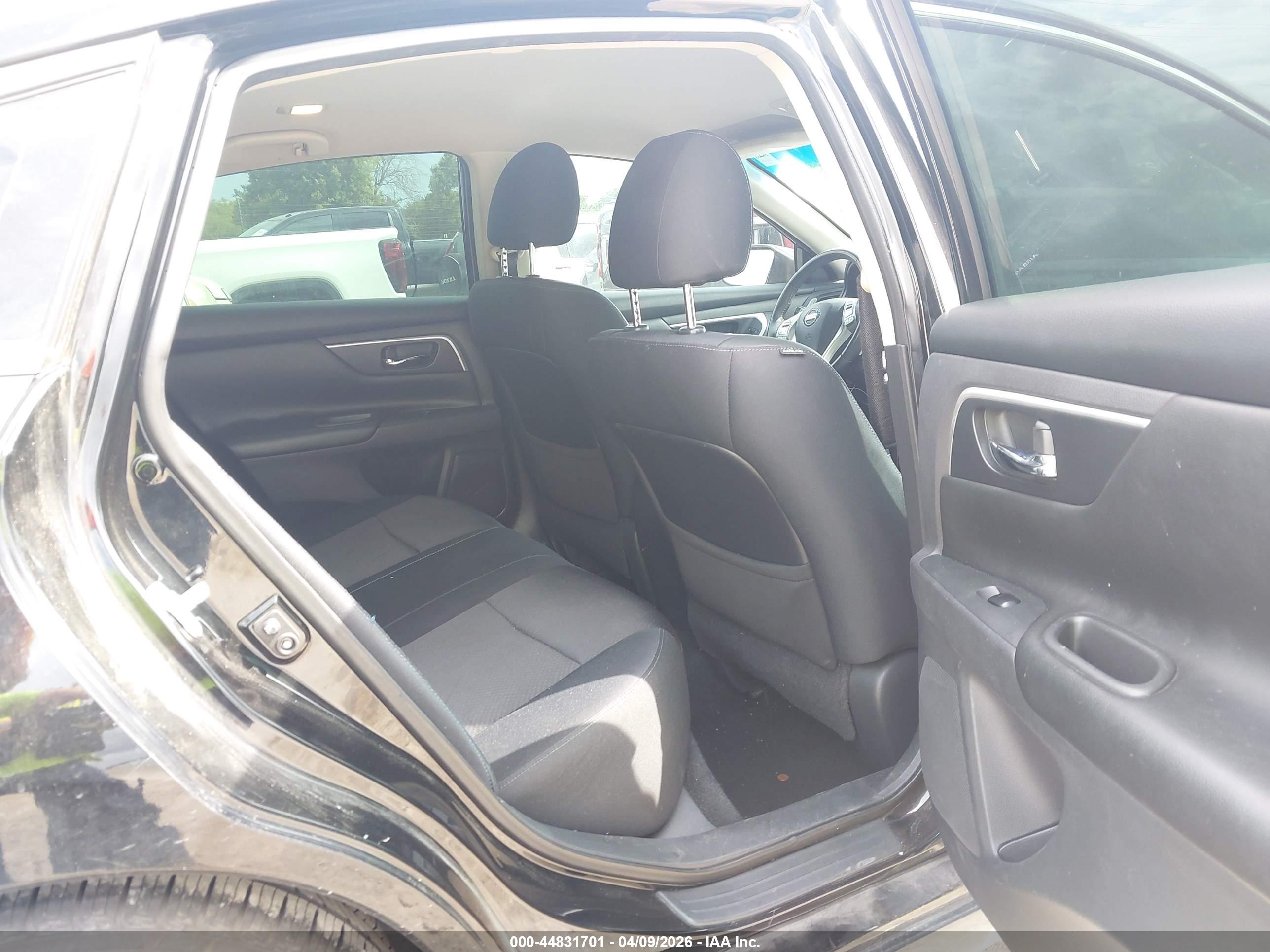 NISSAN ALTIMA image 8