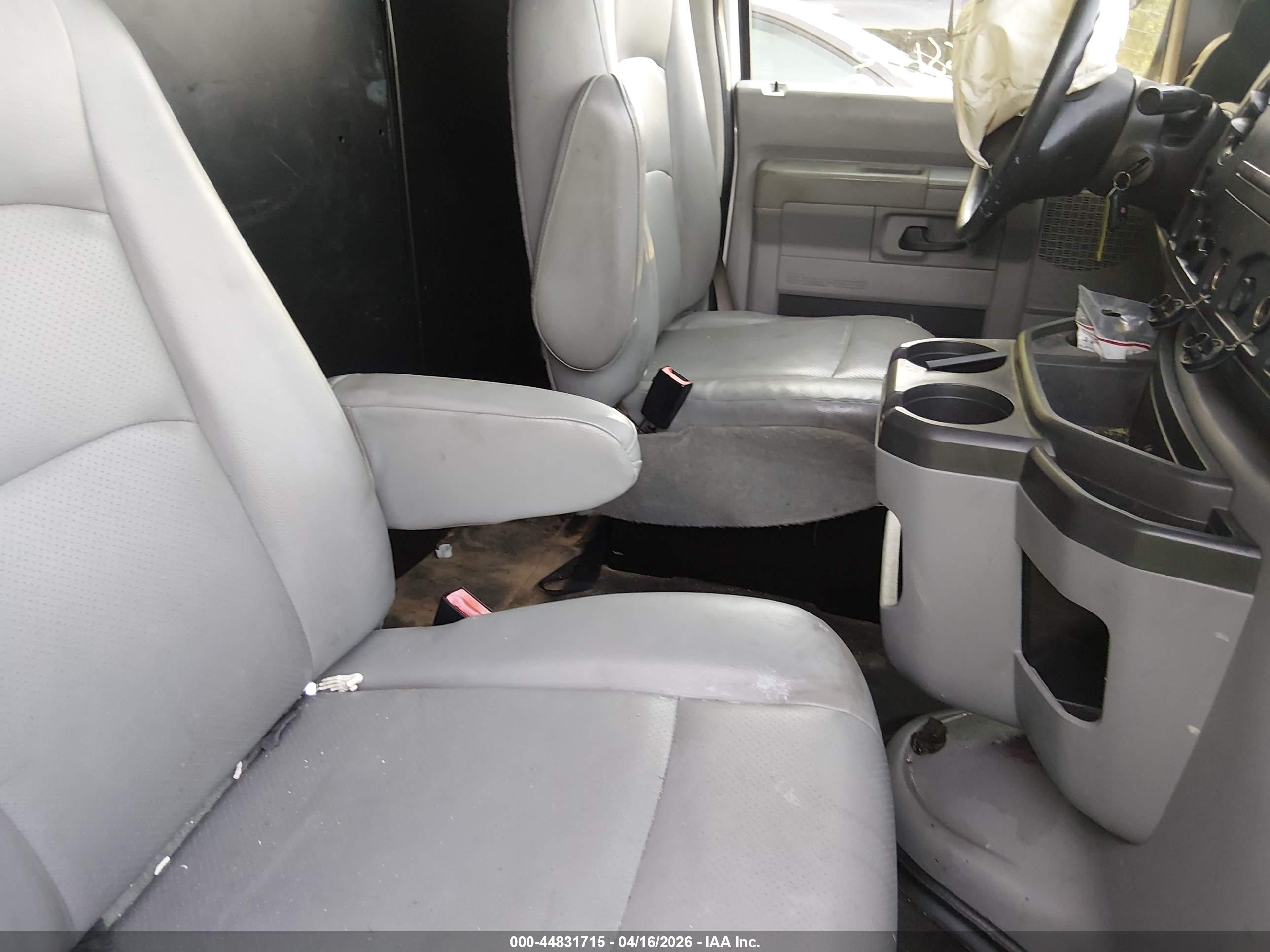 FORD E-250 image 8