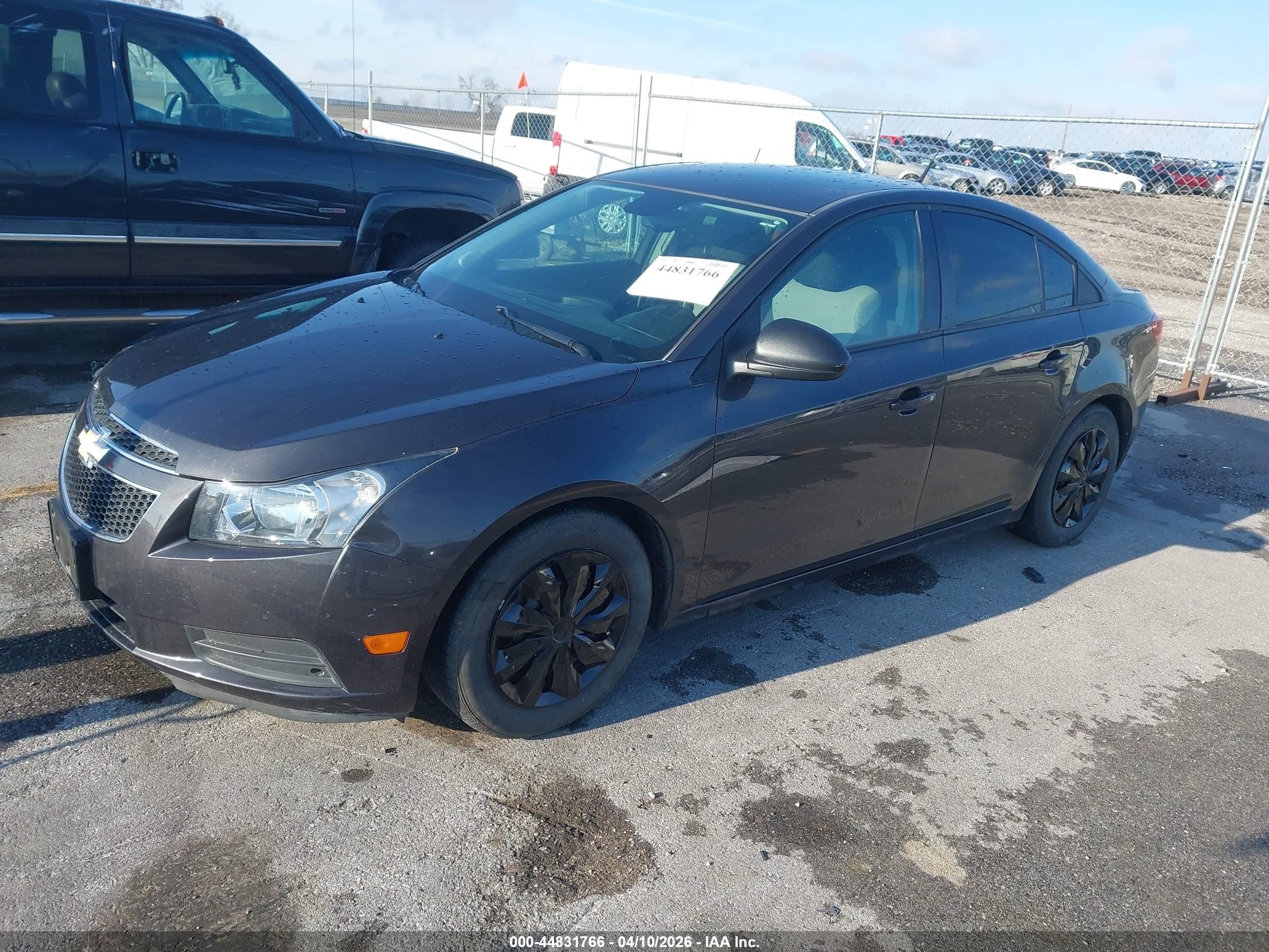 CHEVROLET CRUZE image 2