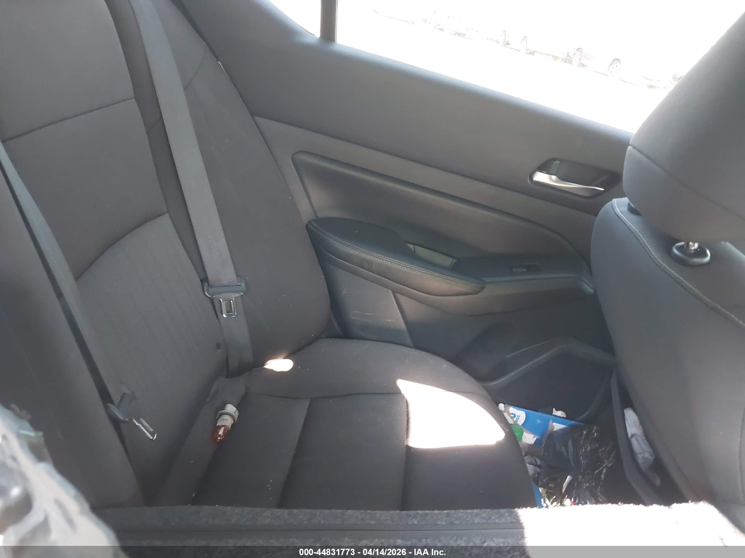 NISSAN ALTIMA image 8