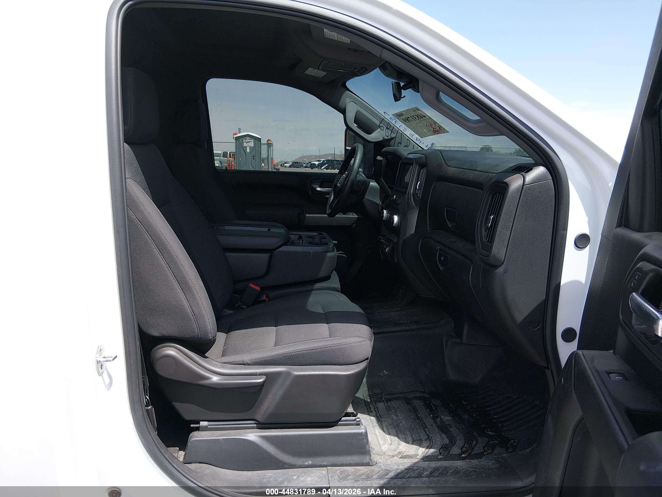 GMC SIERRA image 8