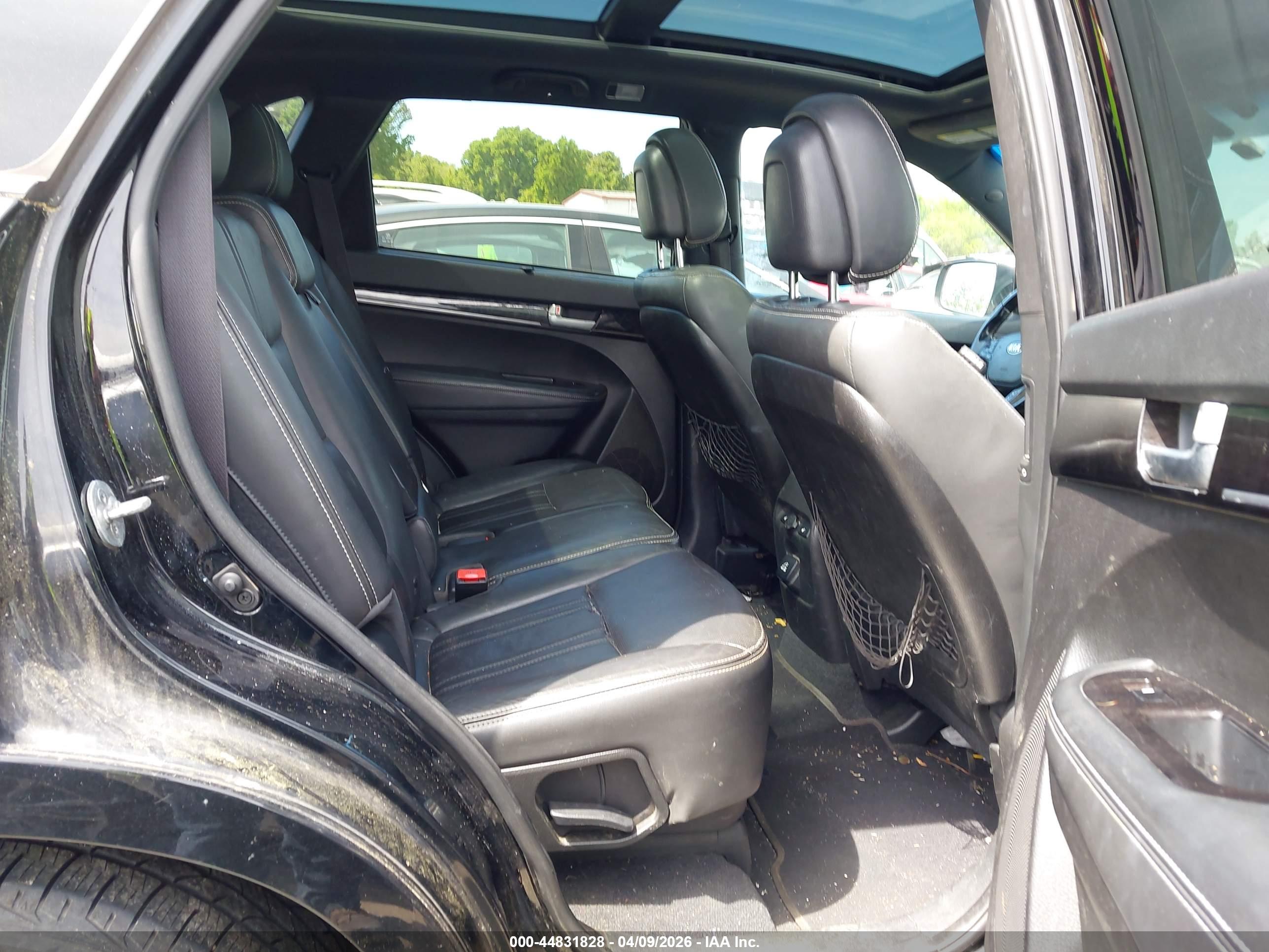 KIA SORENTO image 8