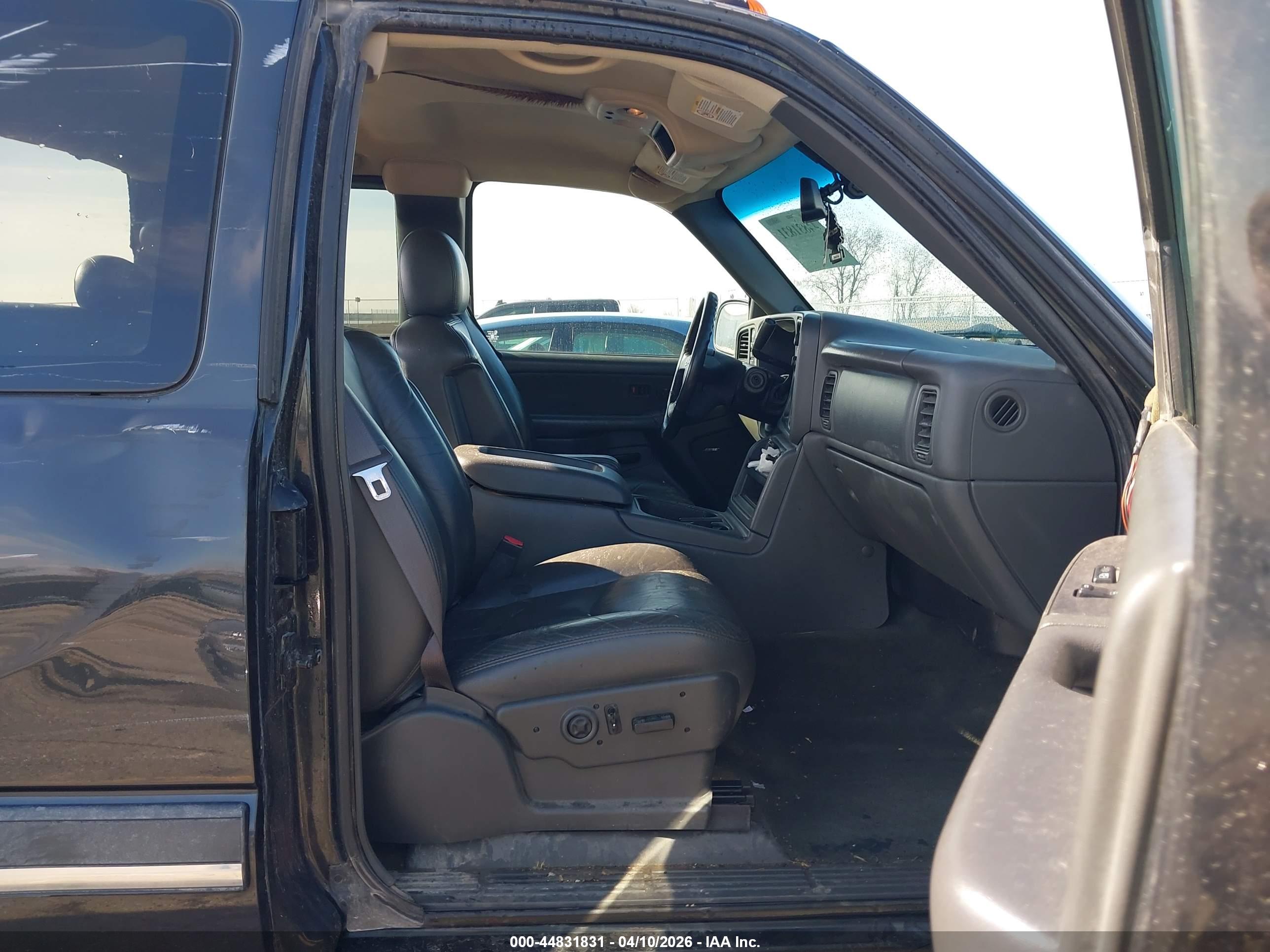 CHEVROLET SILVERADO image 5