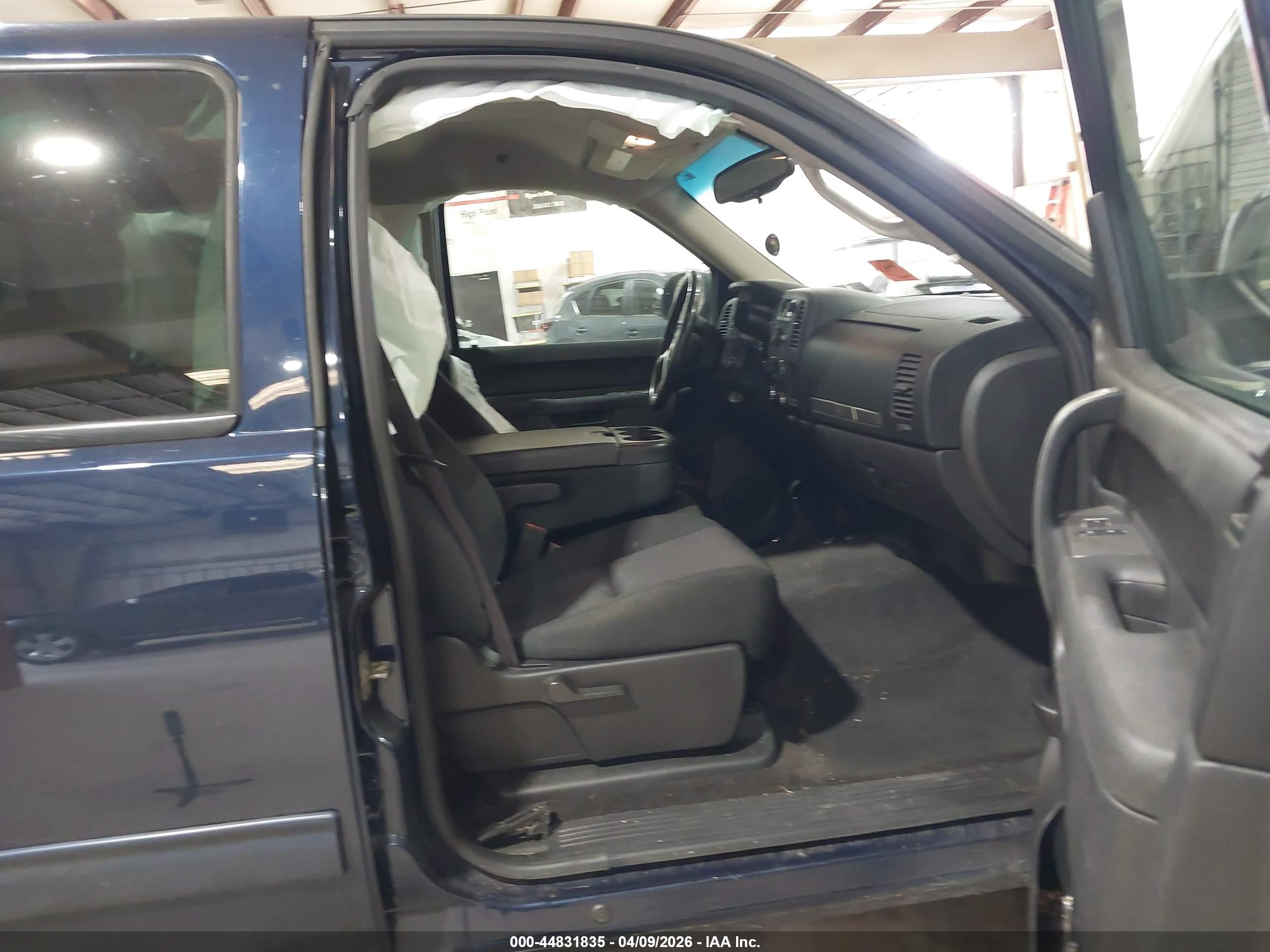 CHEVROLET SILVERADO image 5