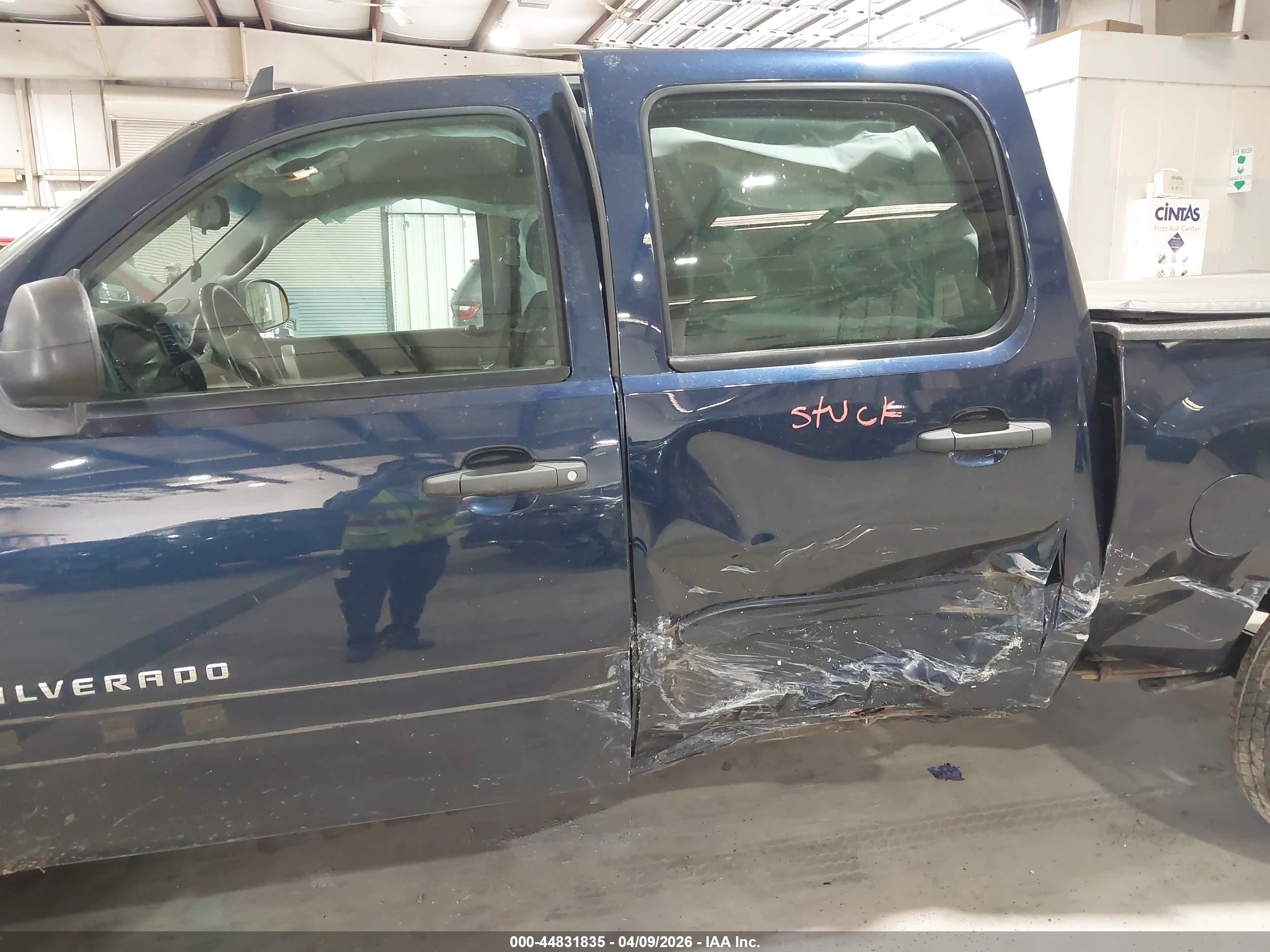 CHEVROLET SILVERADO image 6