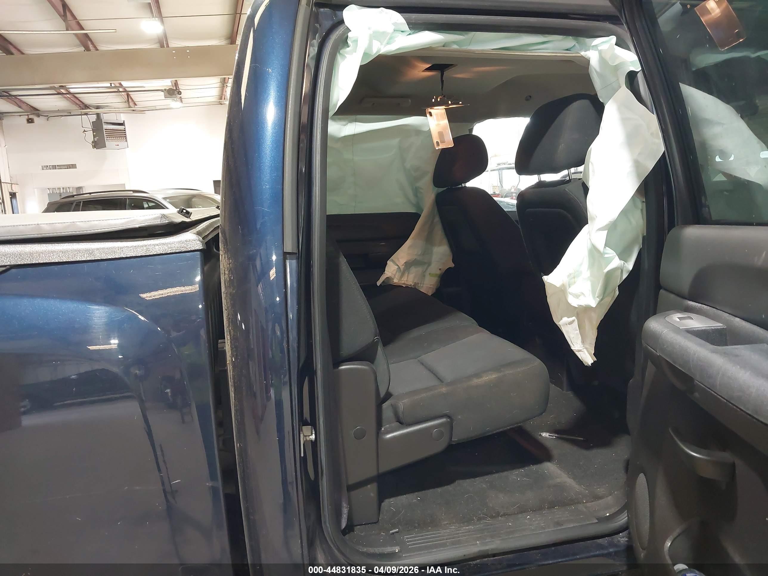 CHEVROLET SILVERADO image 8
