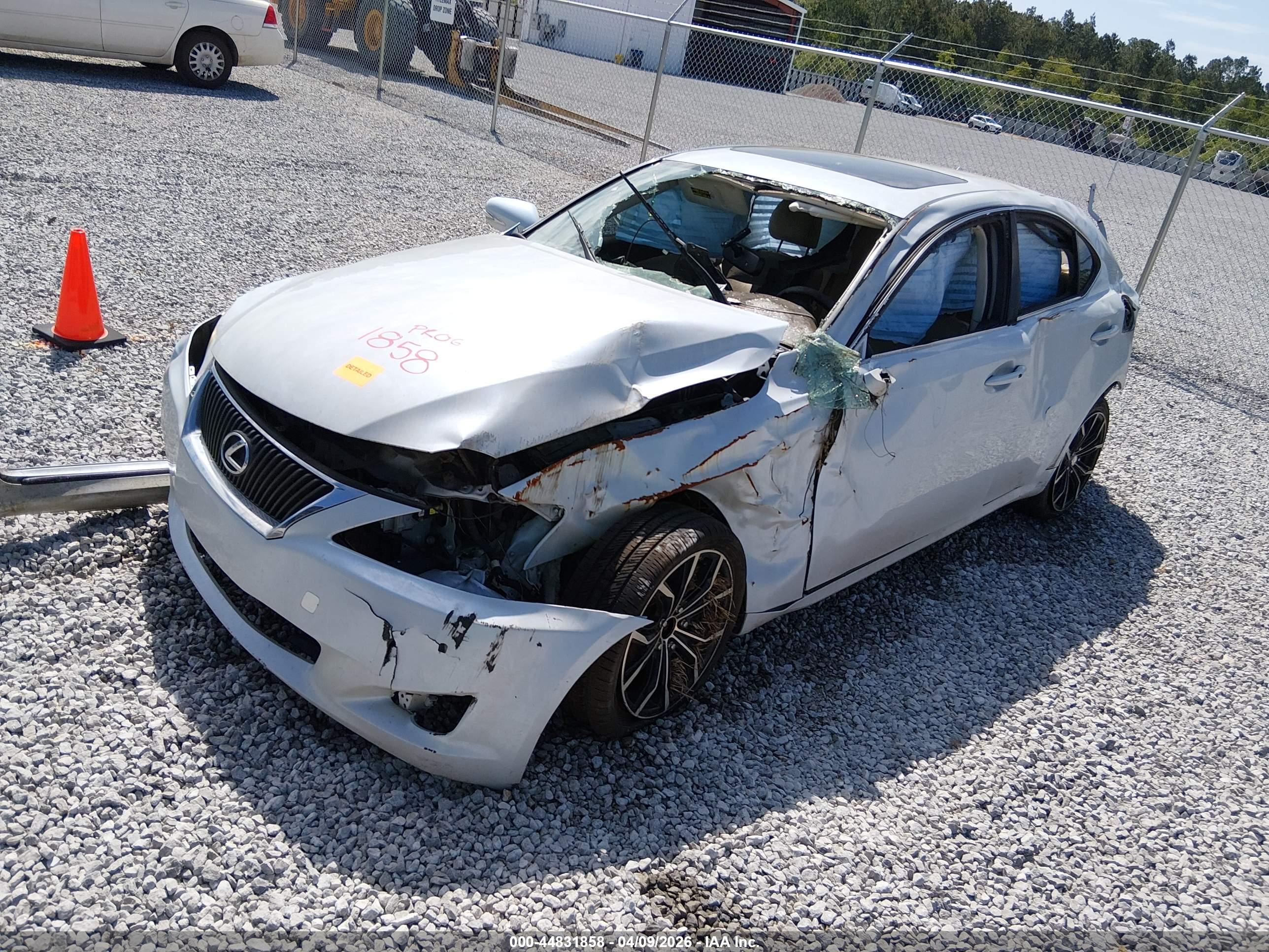 LEXUS IS image 2