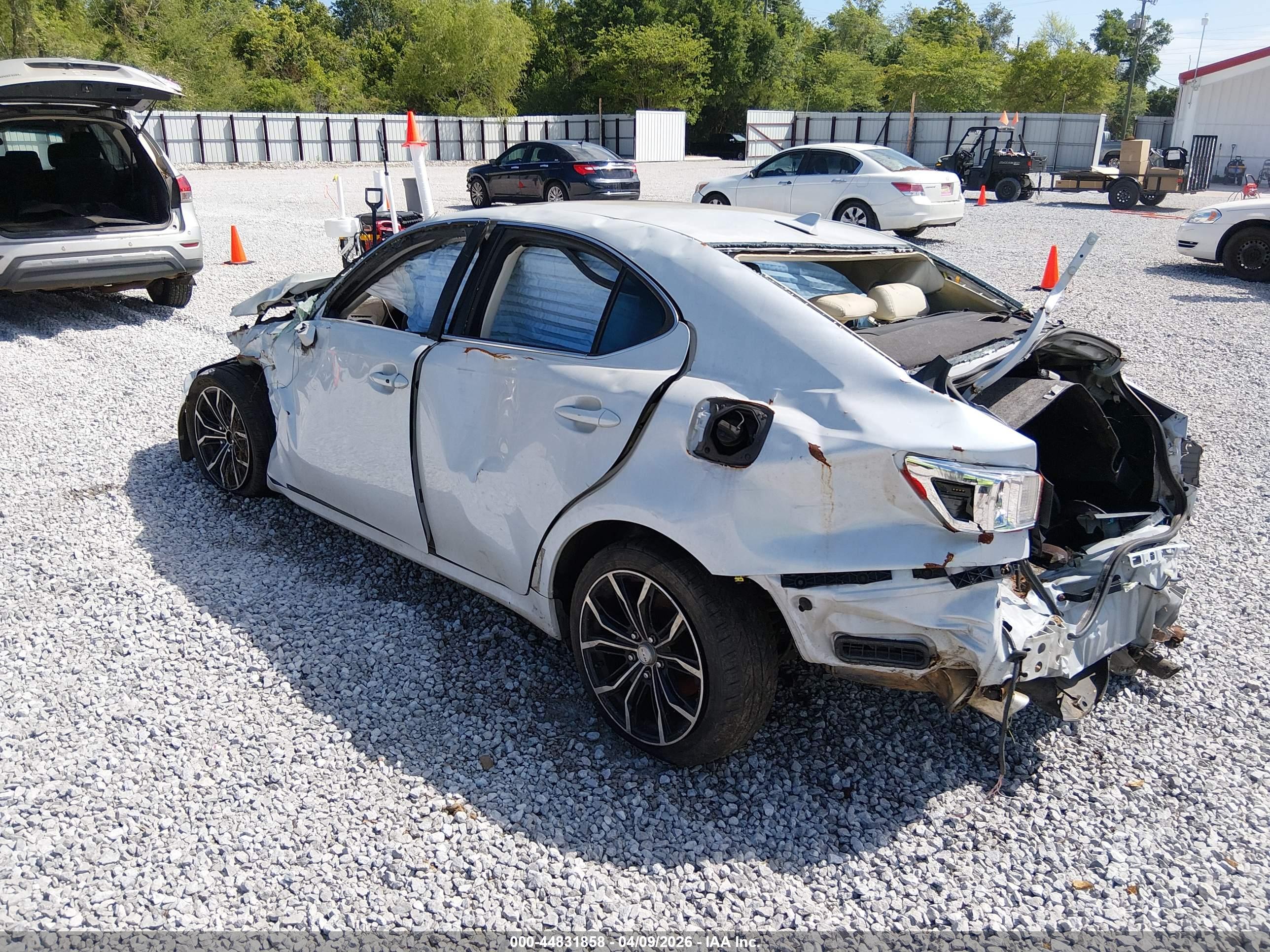 LEXUS IS image 3