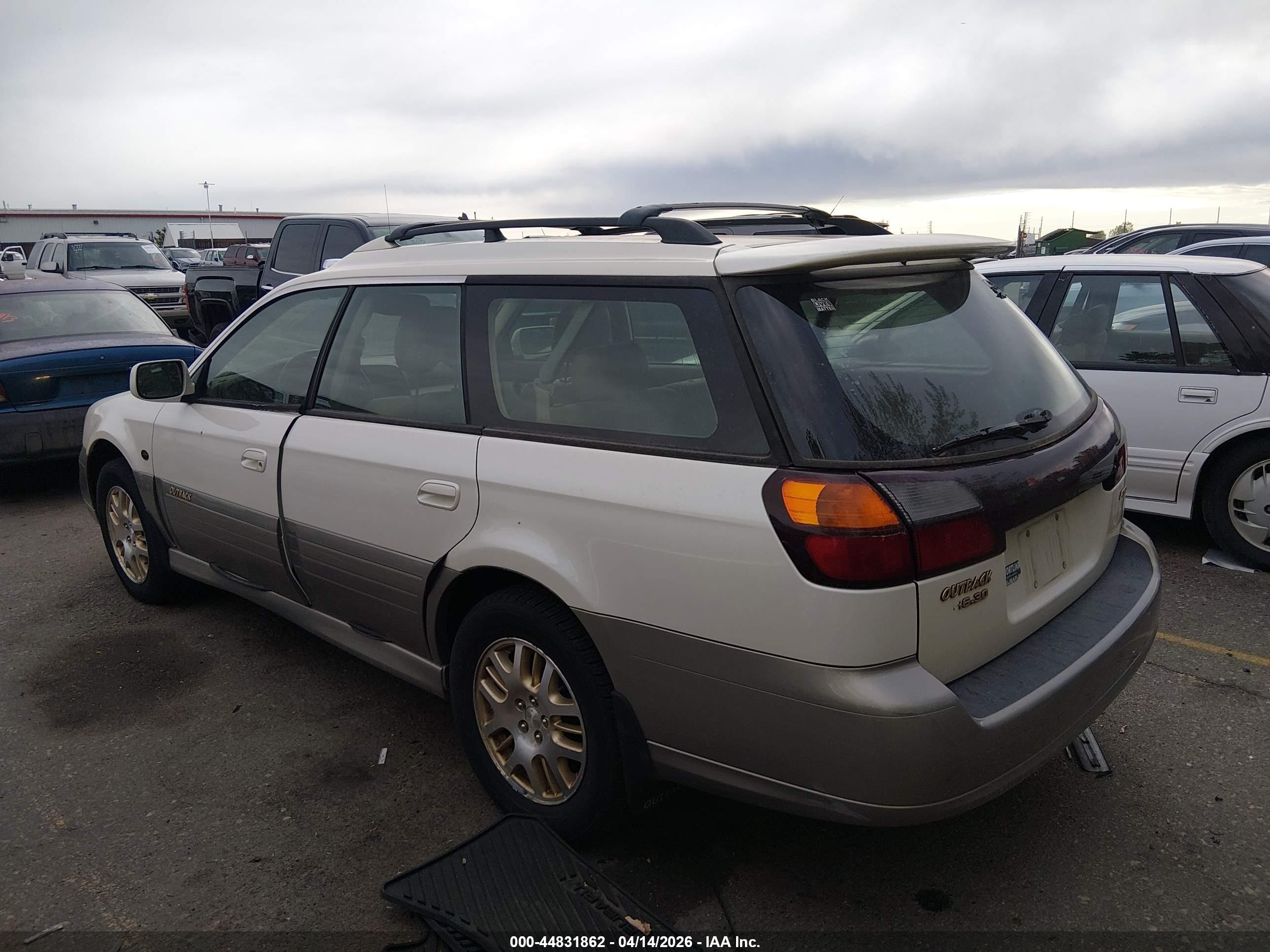 SUBARU OUTBACK image 3