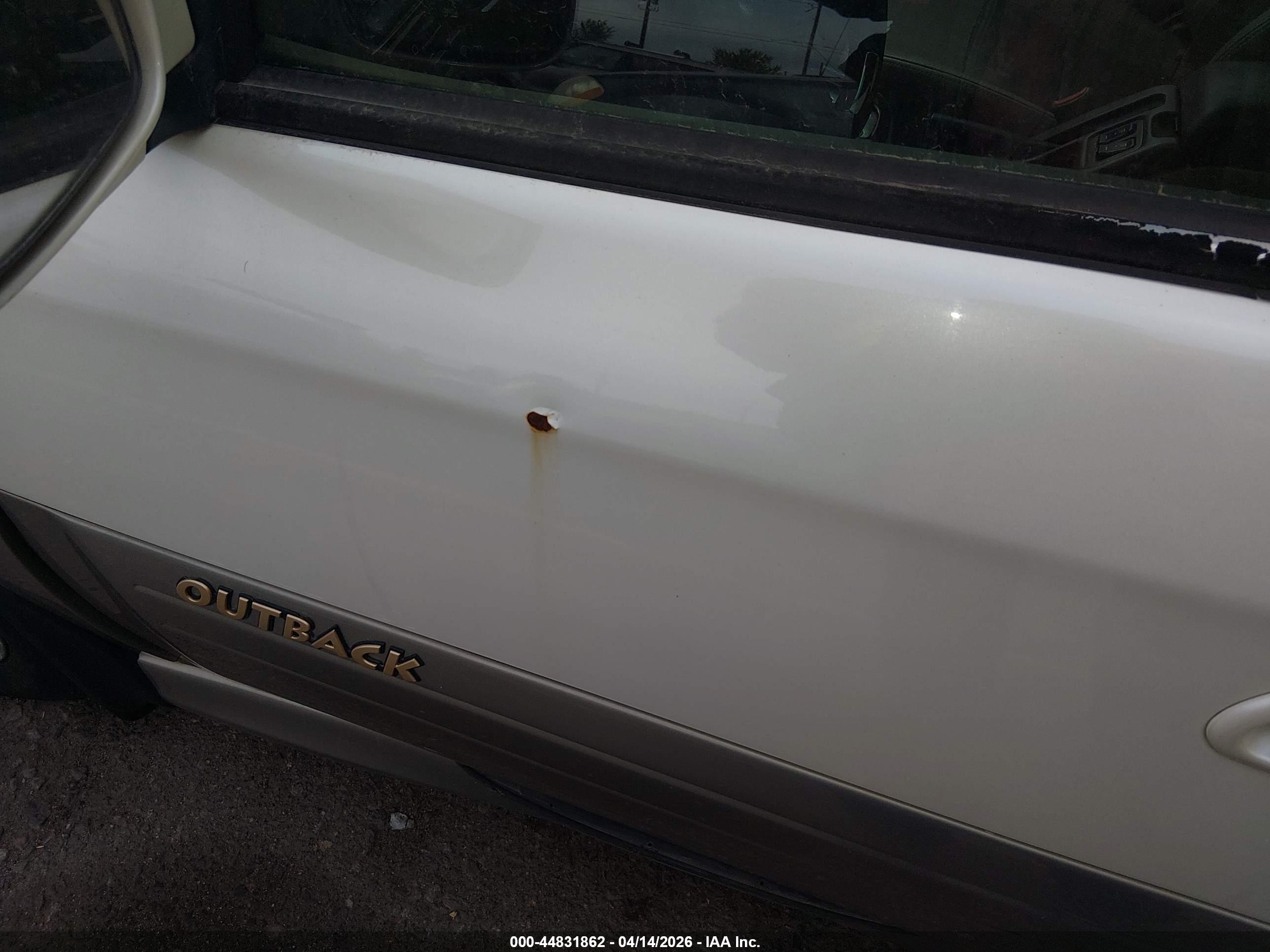 SUBARU OUTBACK image 6