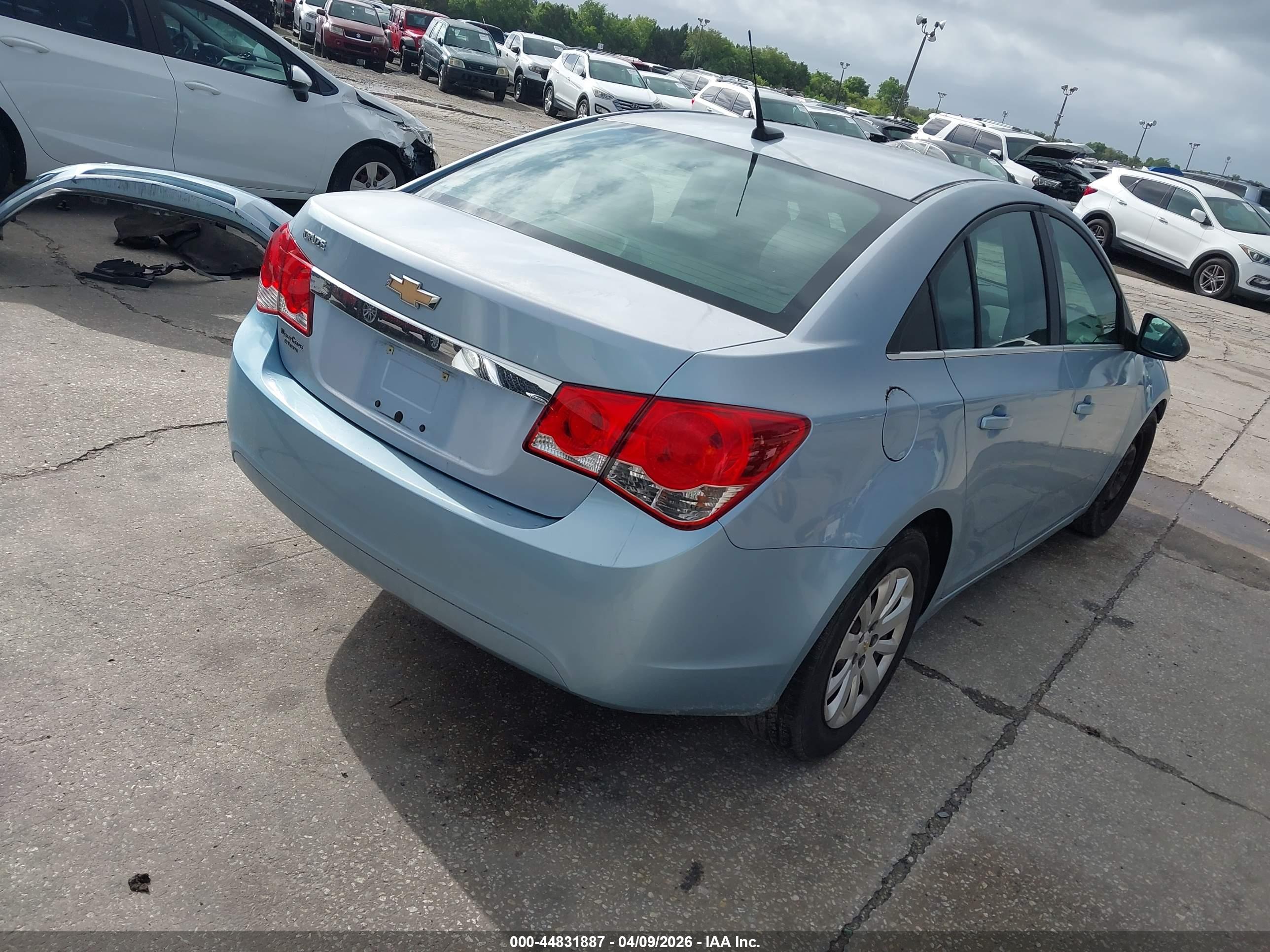 CHEVROLET CRUZE image 4