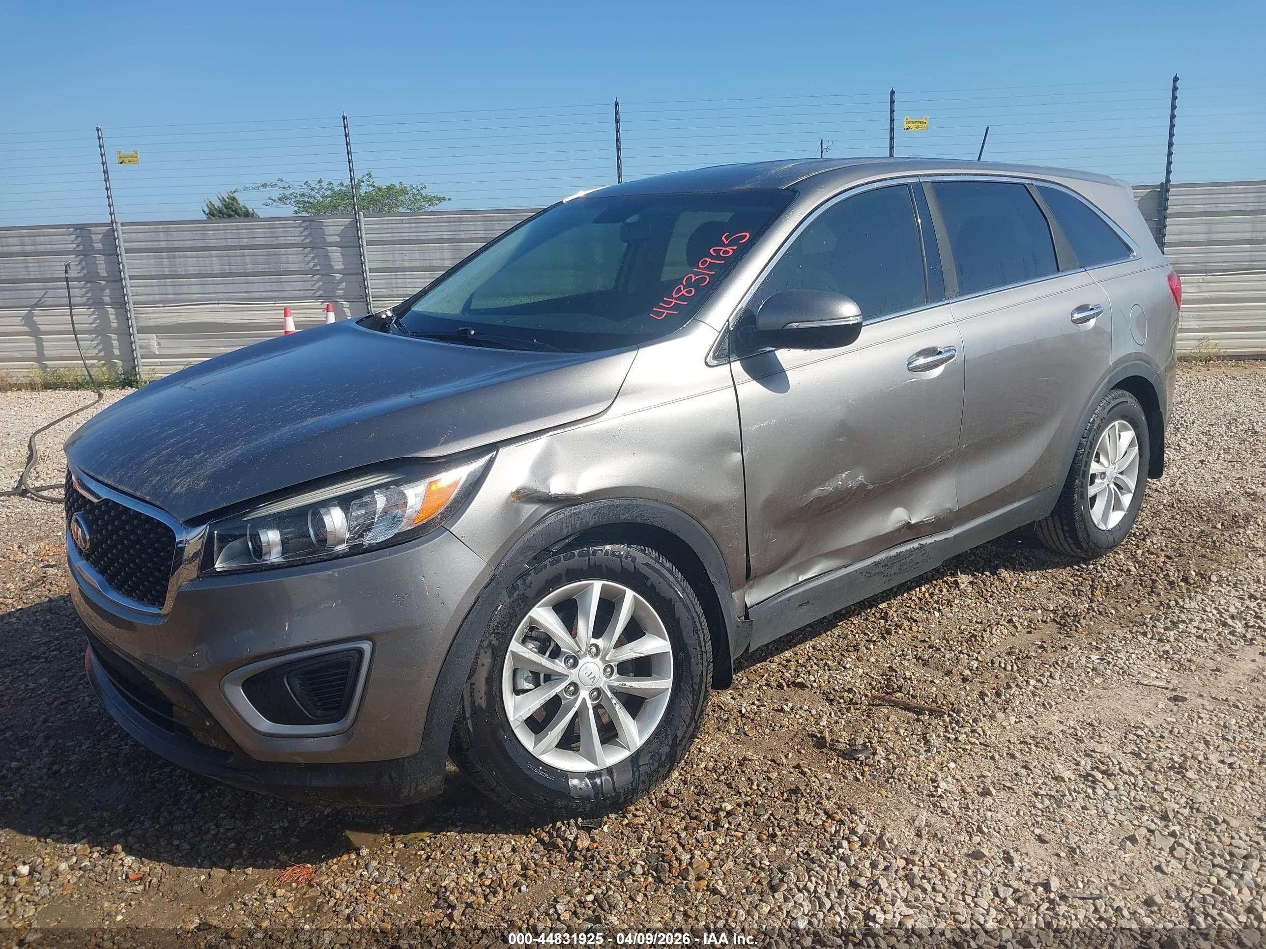 KIA SORENTO image 2