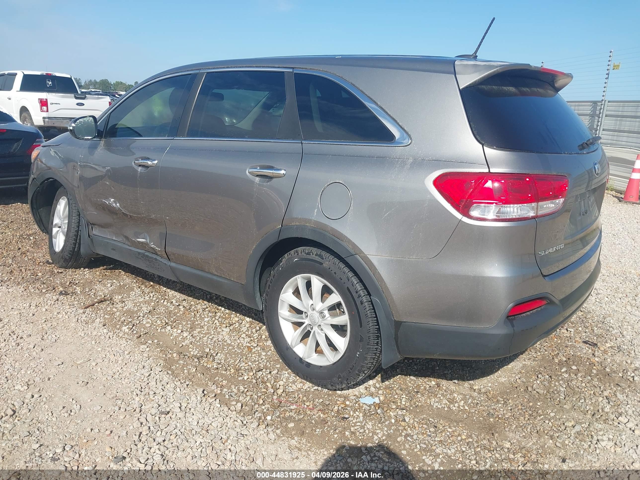 KIA SORENTO image 3