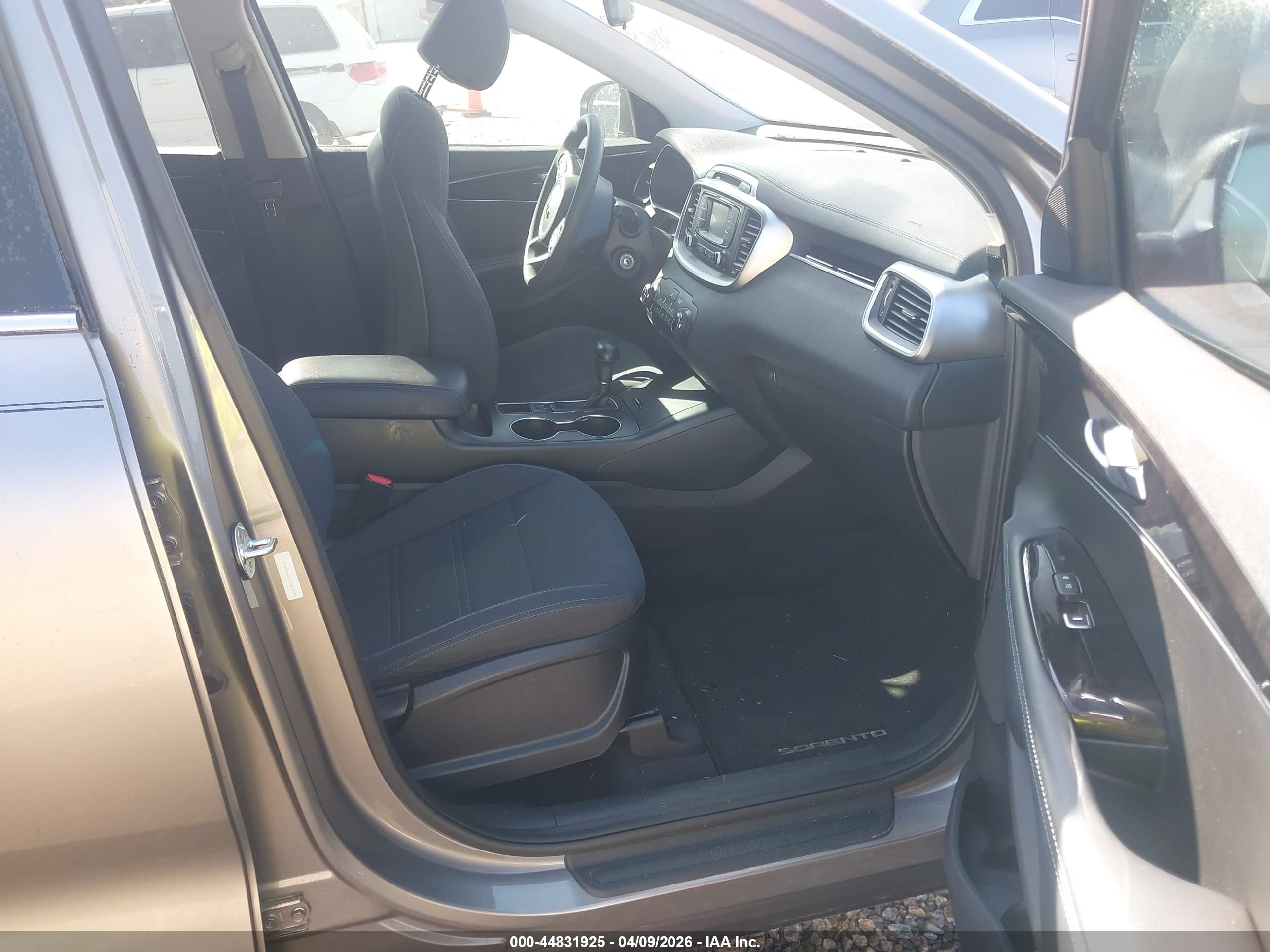 KIA SORENTO image 5