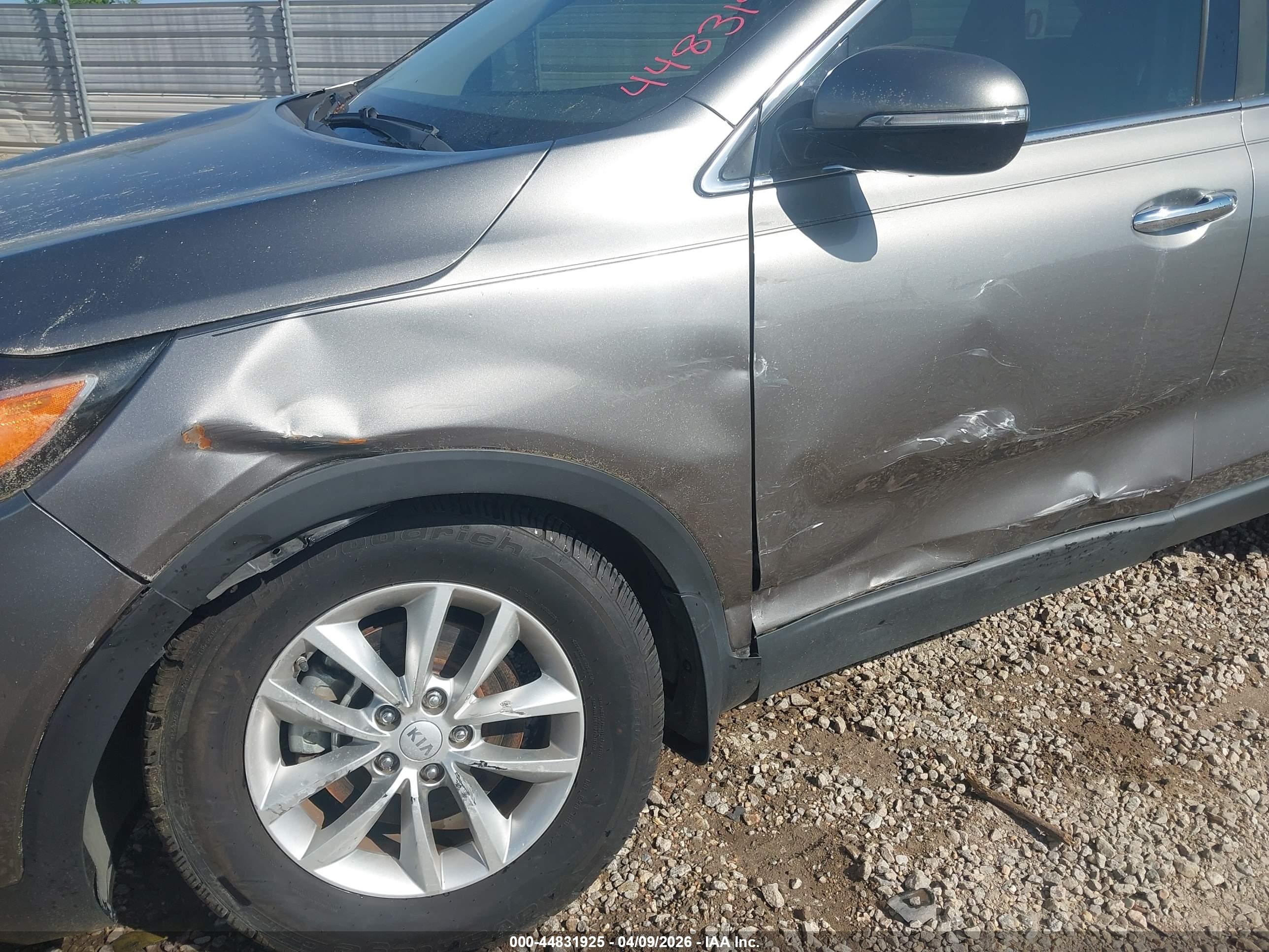 KIA SORENTO image 6