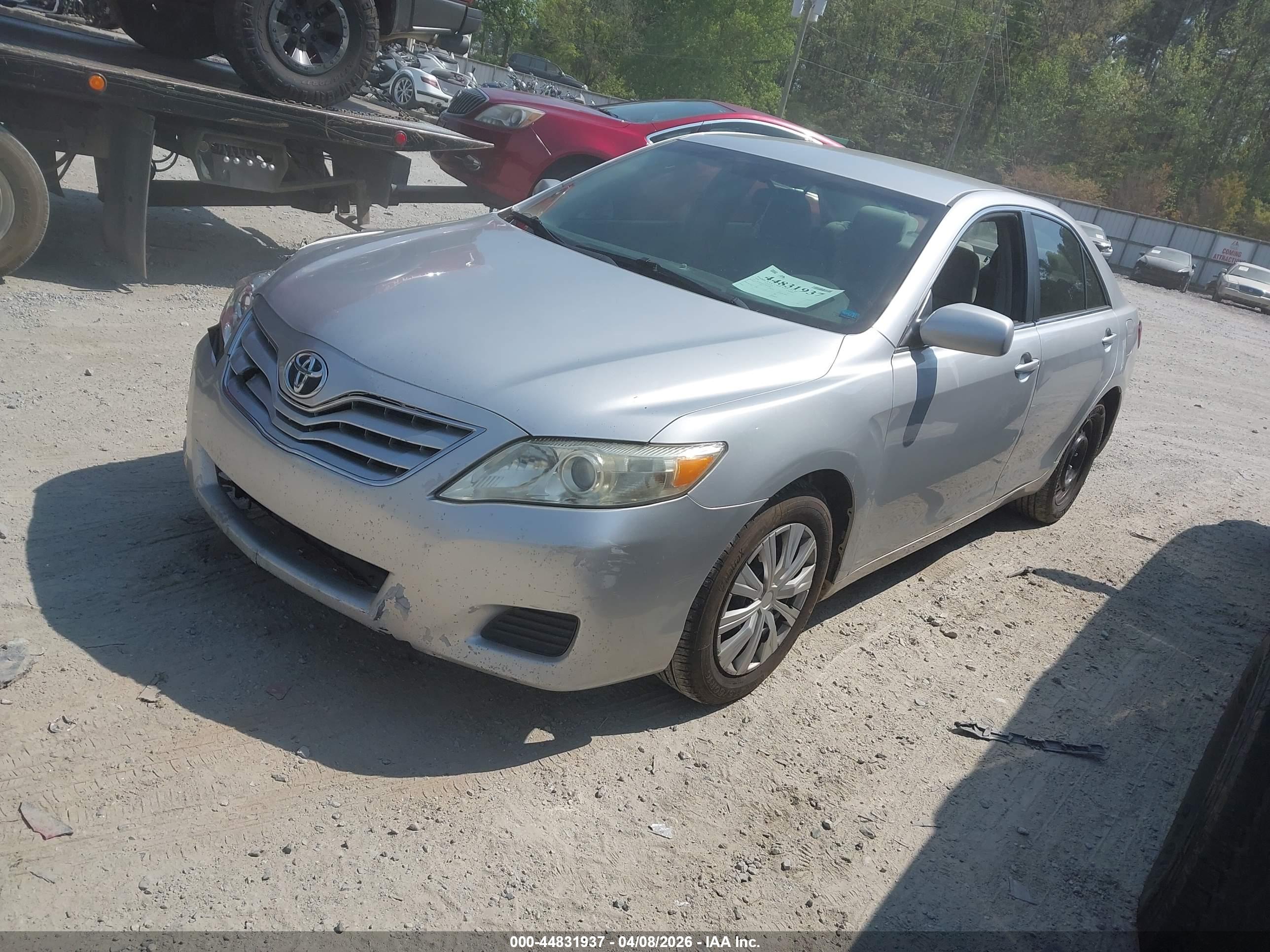 TOYOTA CAMRY image 2