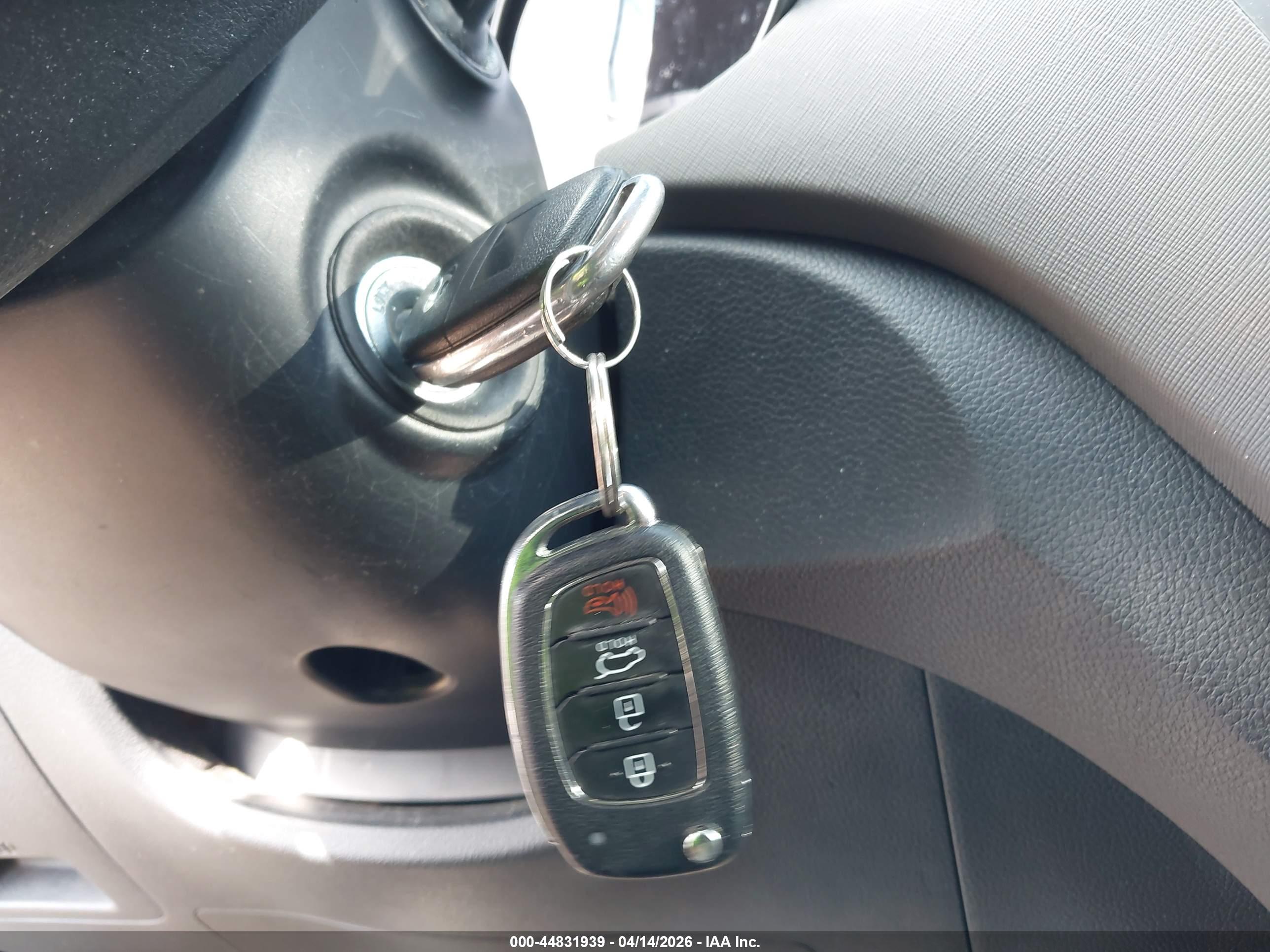 HYUNDAI SANTA image 11