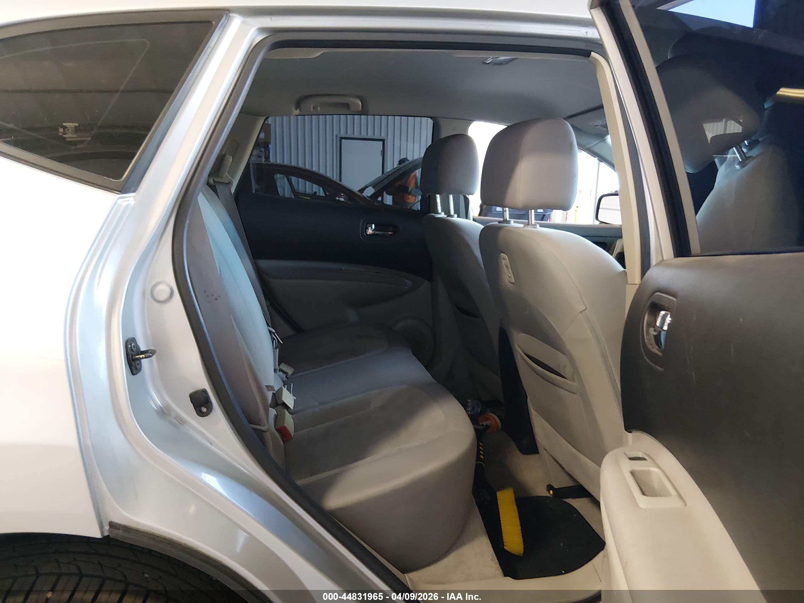 NISSAN ROGUE image 8