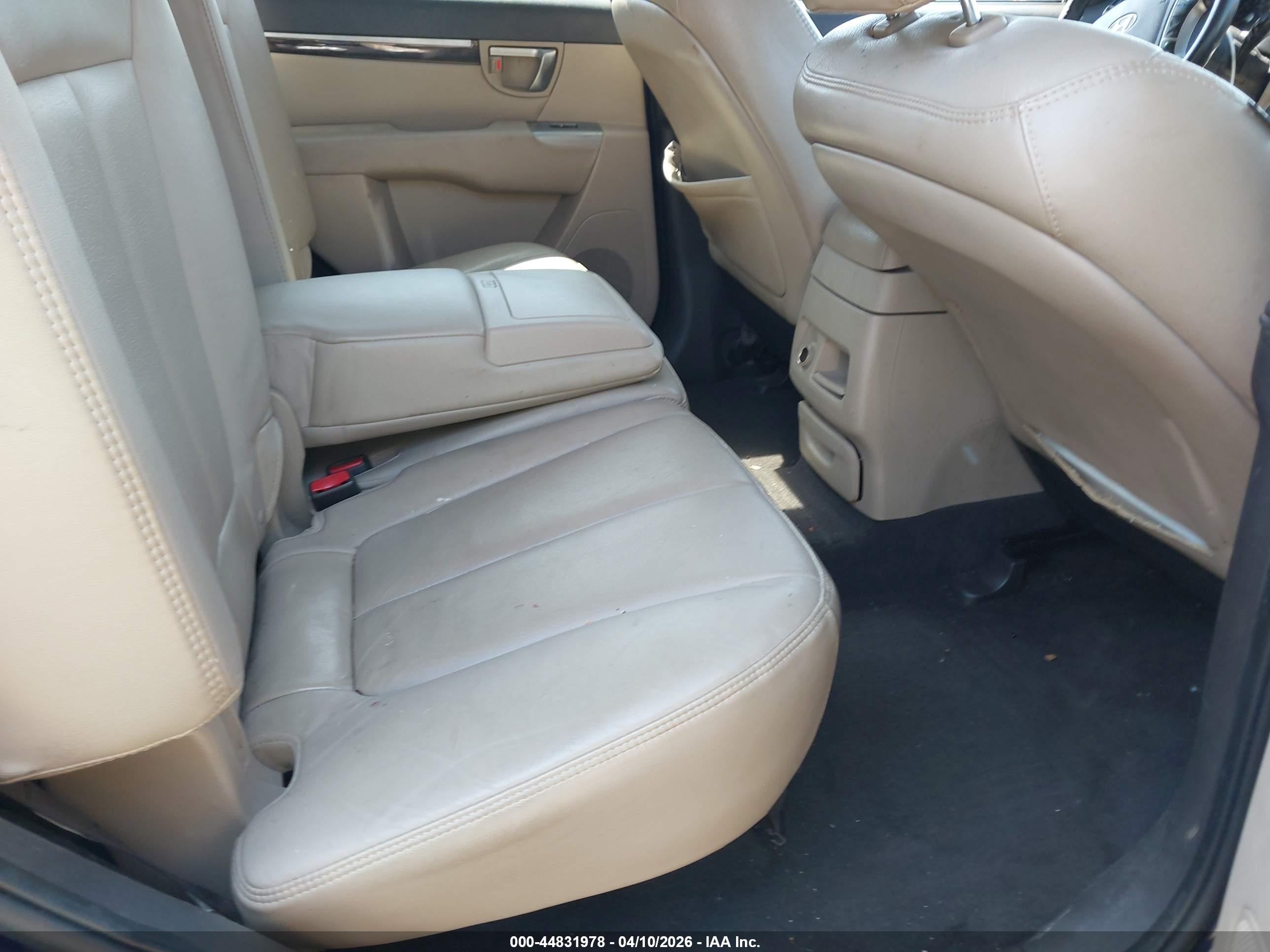 HYUNDAI SANTA image 8