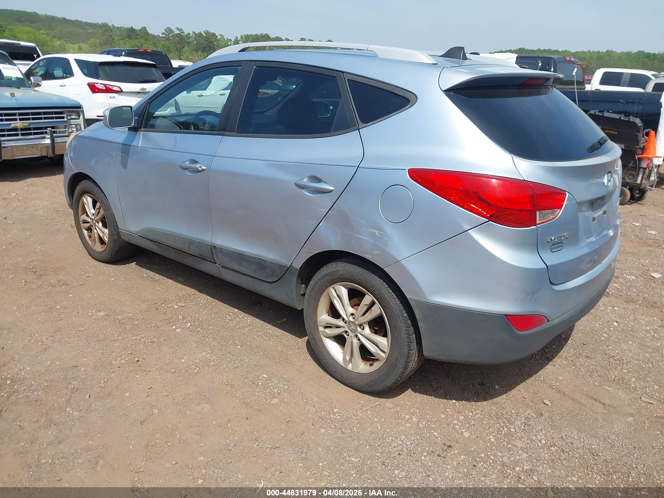 HYUNDAI TUCSON image 3