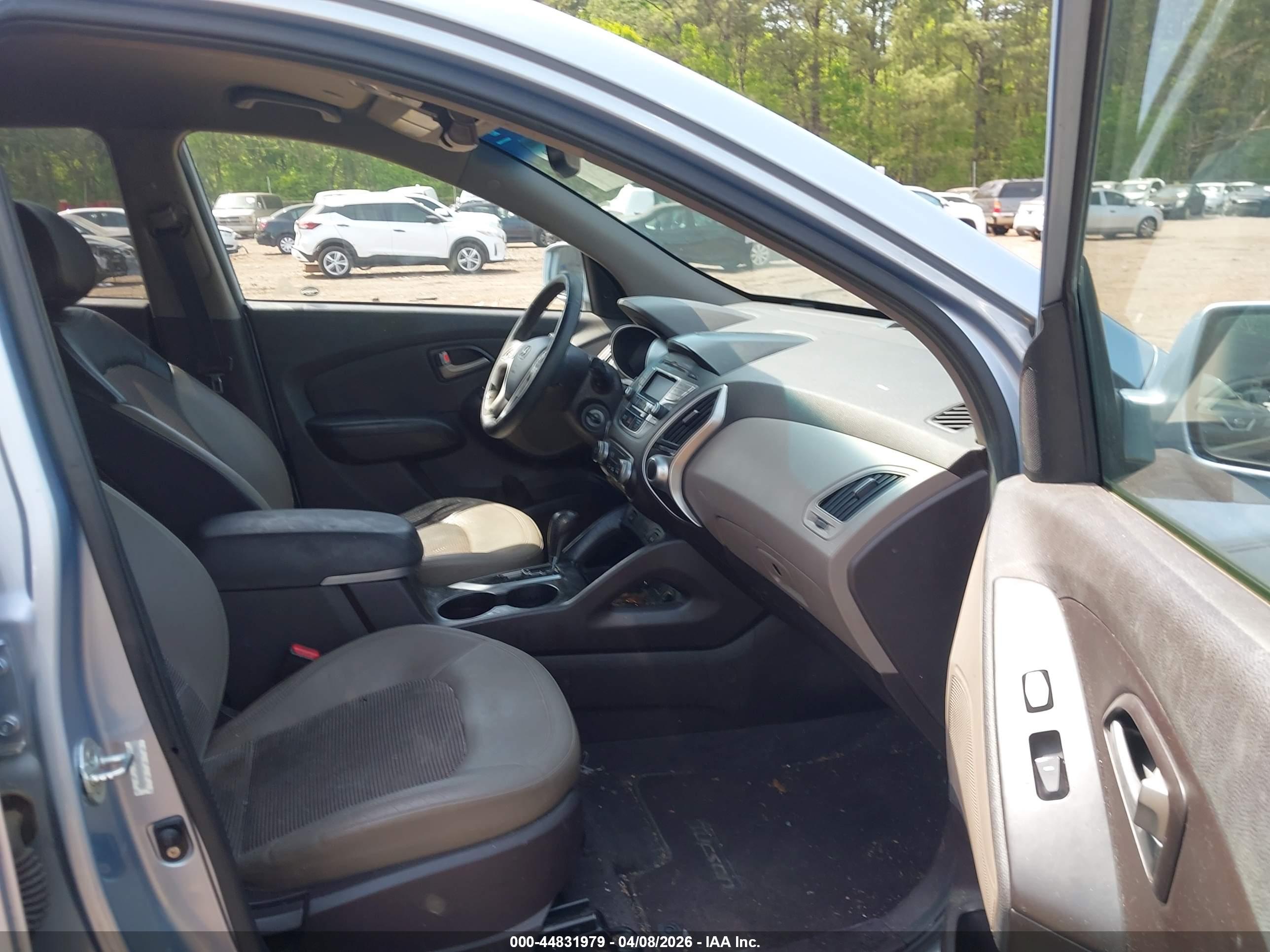HYUNDAI TUCSON image 5
