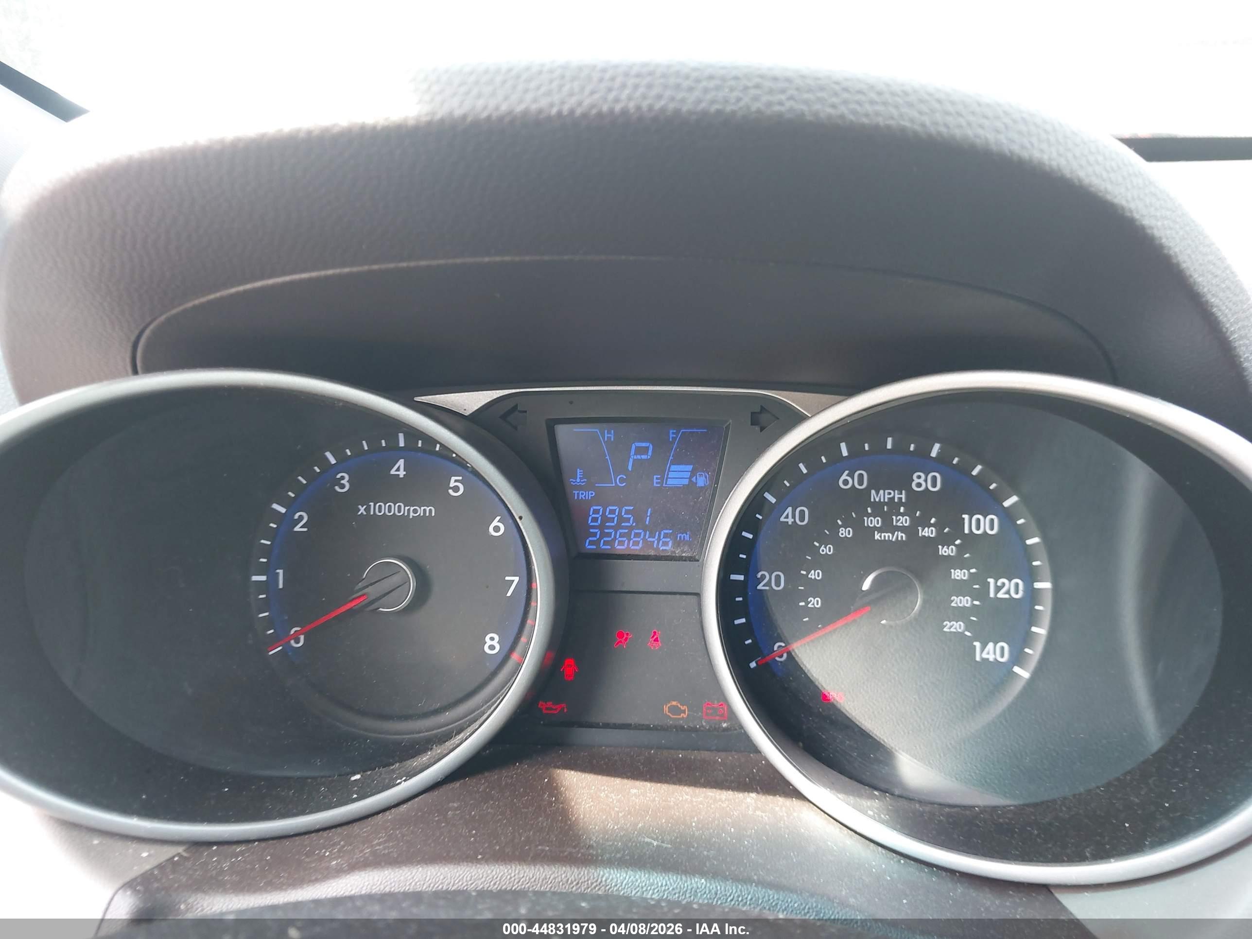 HYUNDAI TUCSON image 7